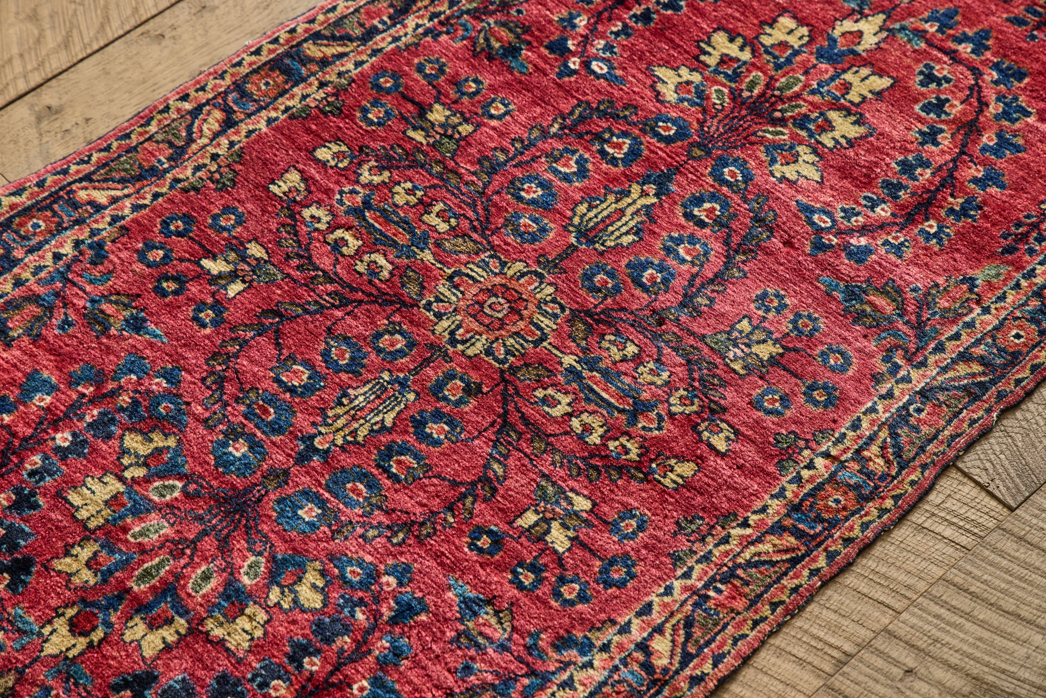 Persian Sarouk Throw Rug 2'3 x 4'3