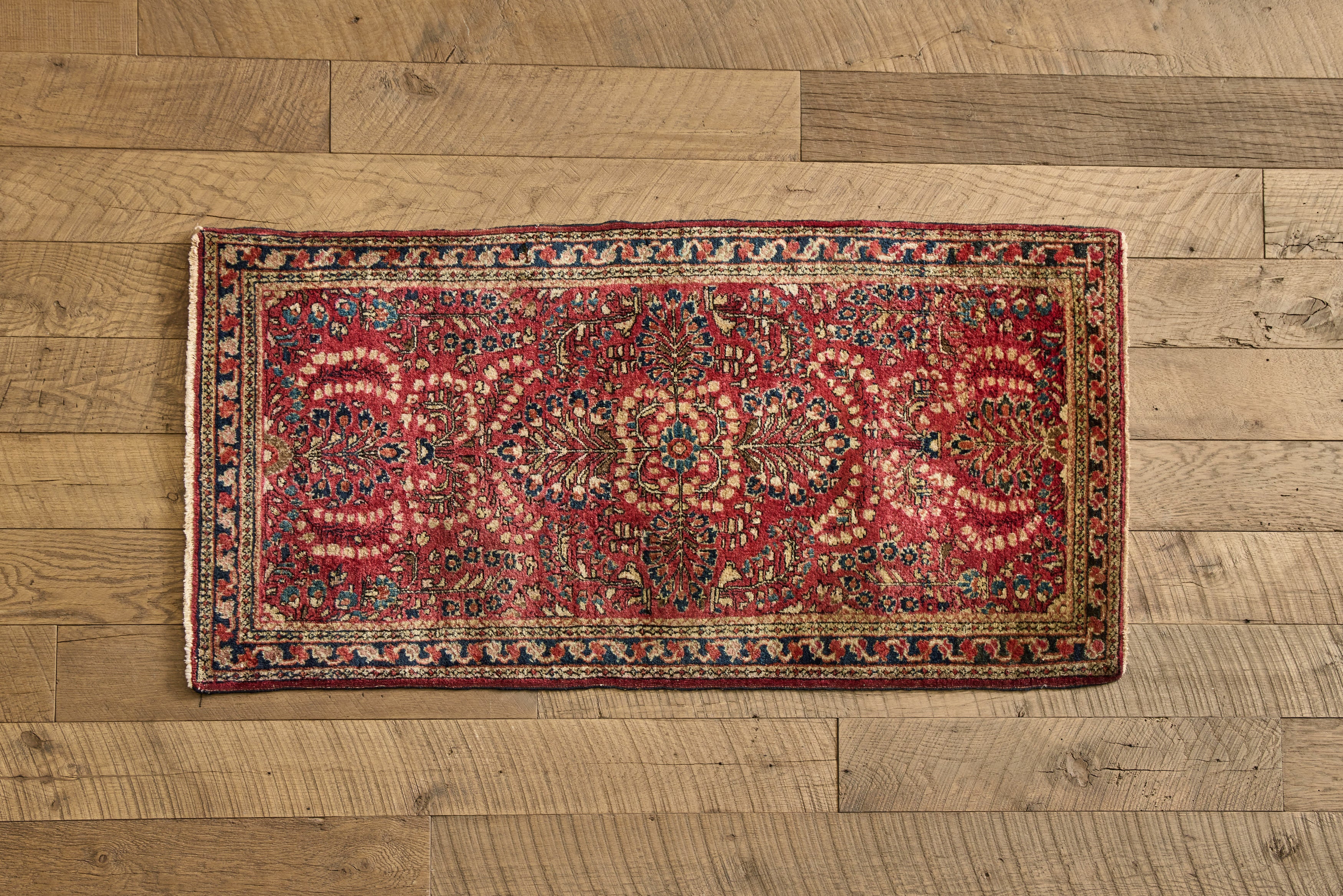 VTG RED SAROUK THROW RUG 2 x 4