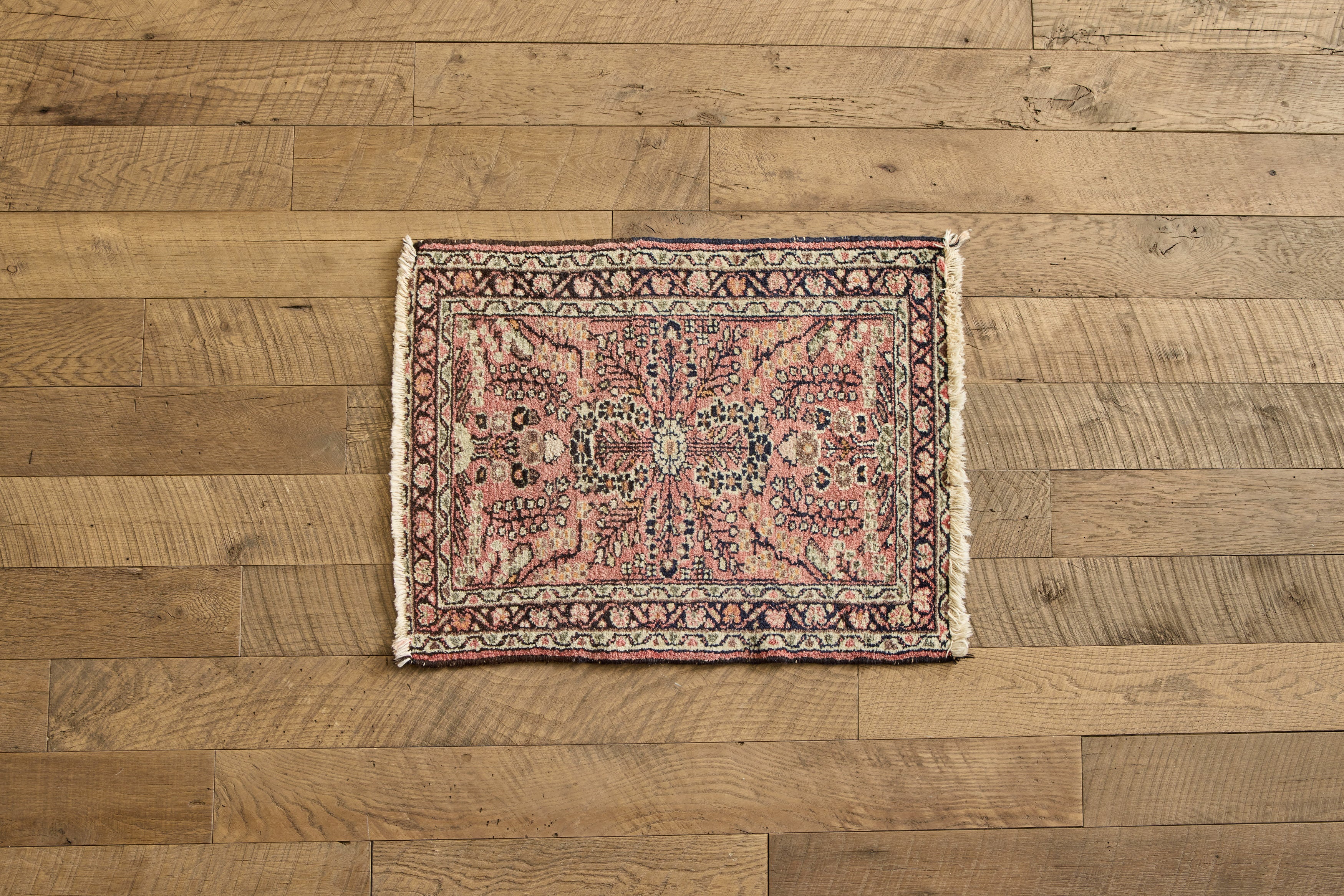 VTG BLUSH PERSIAN SCATTER RUG 2' x 2'8