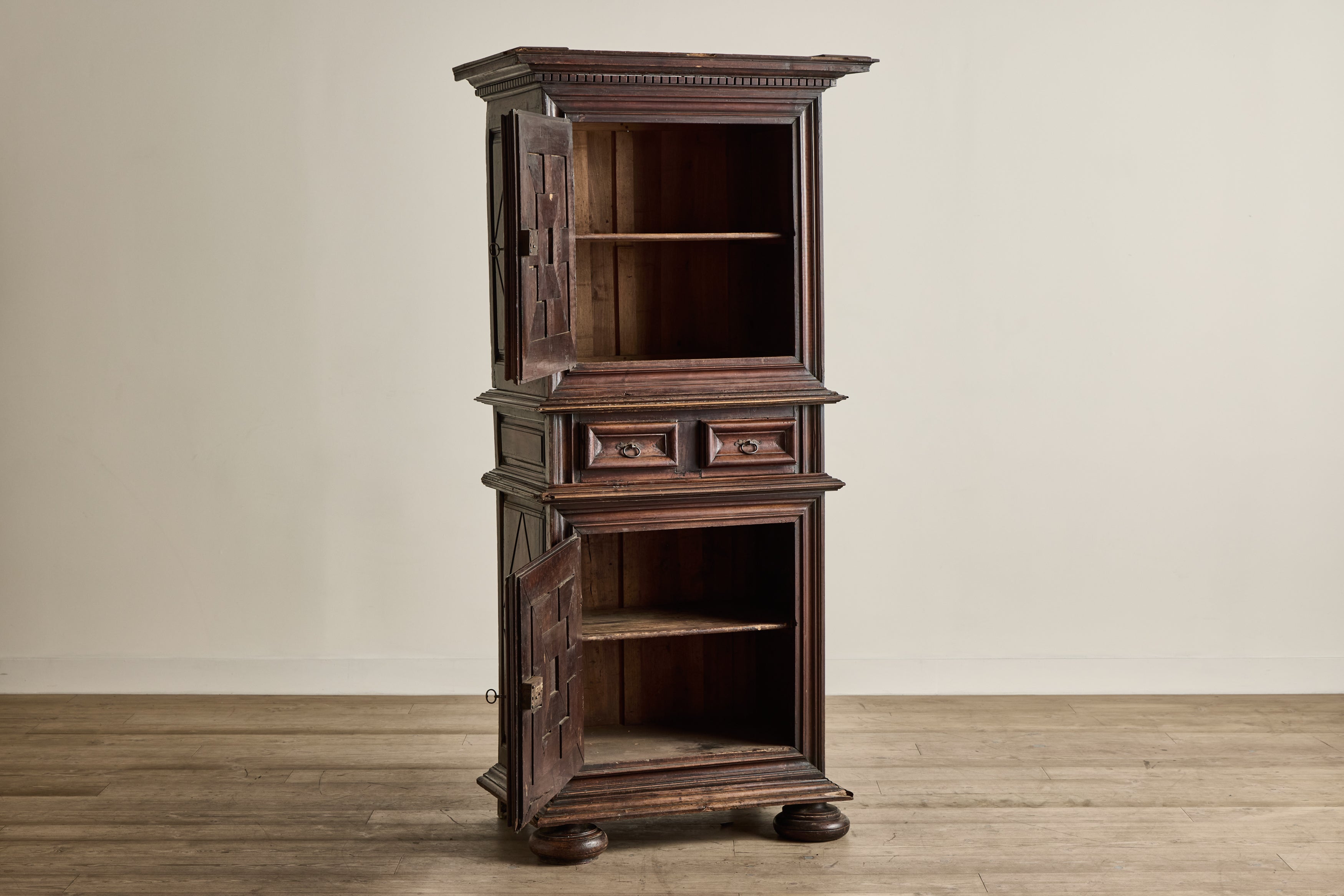 Louis XIII Cabinet