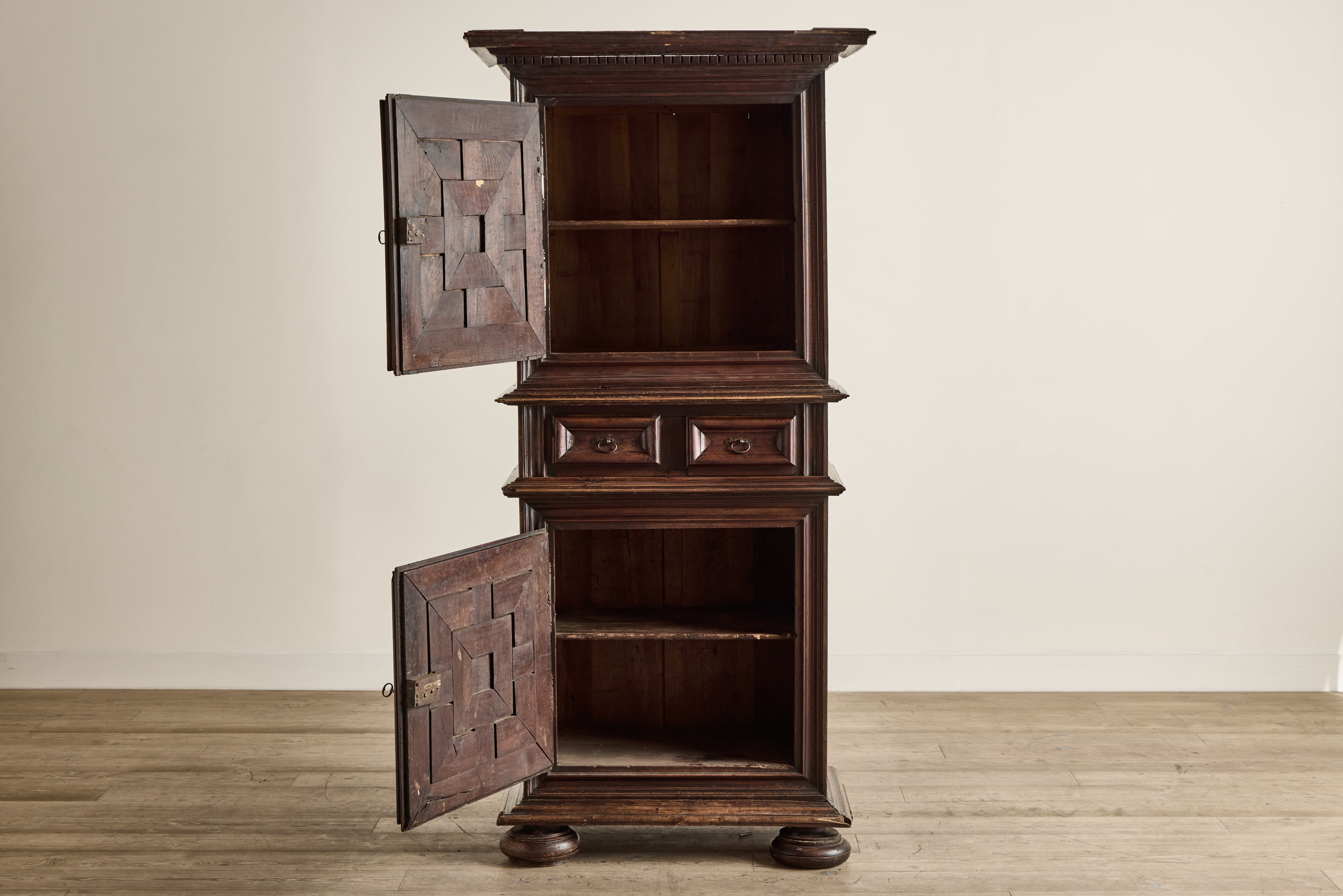 Louis XIII Cabinet