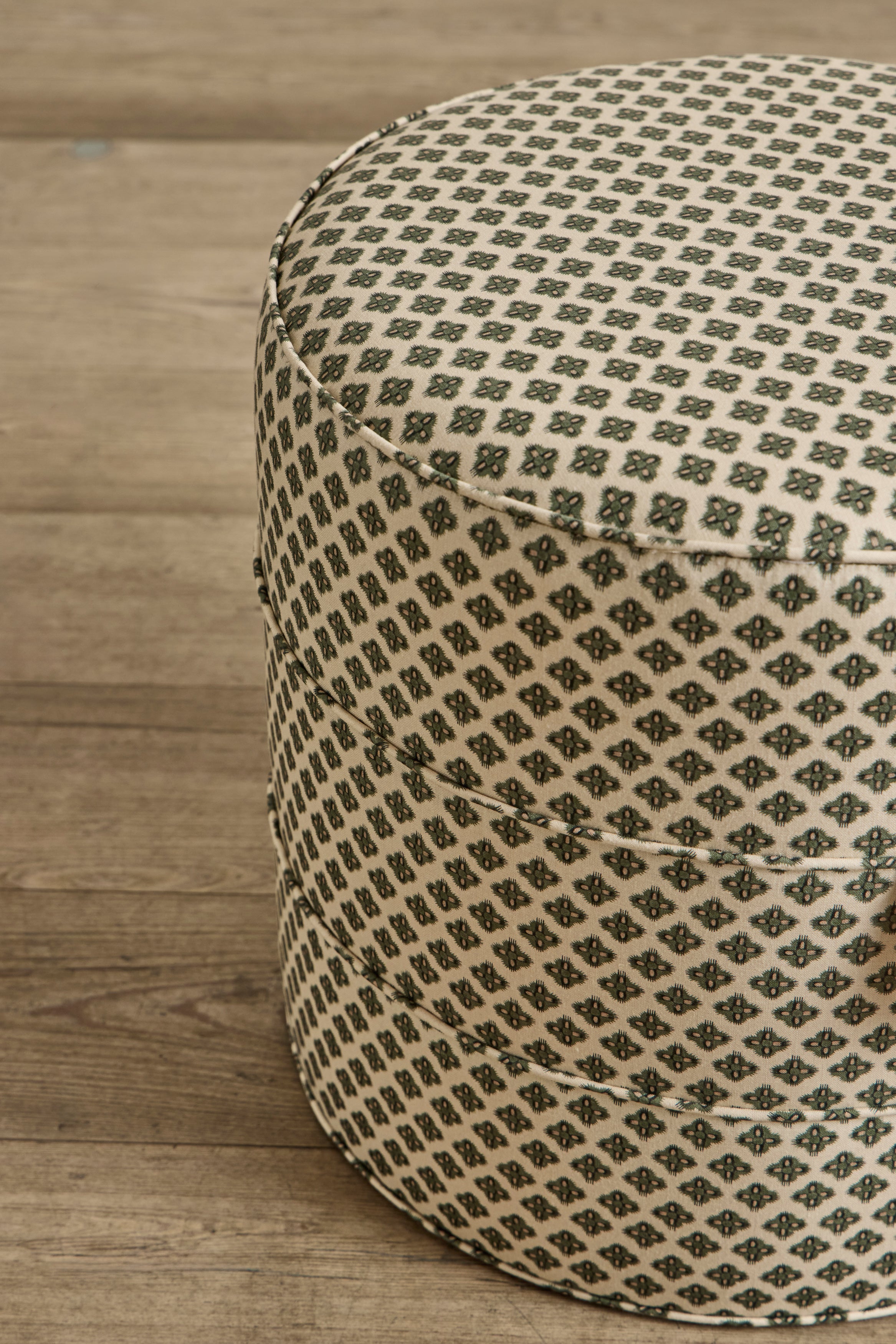 Round Hassock, 17"