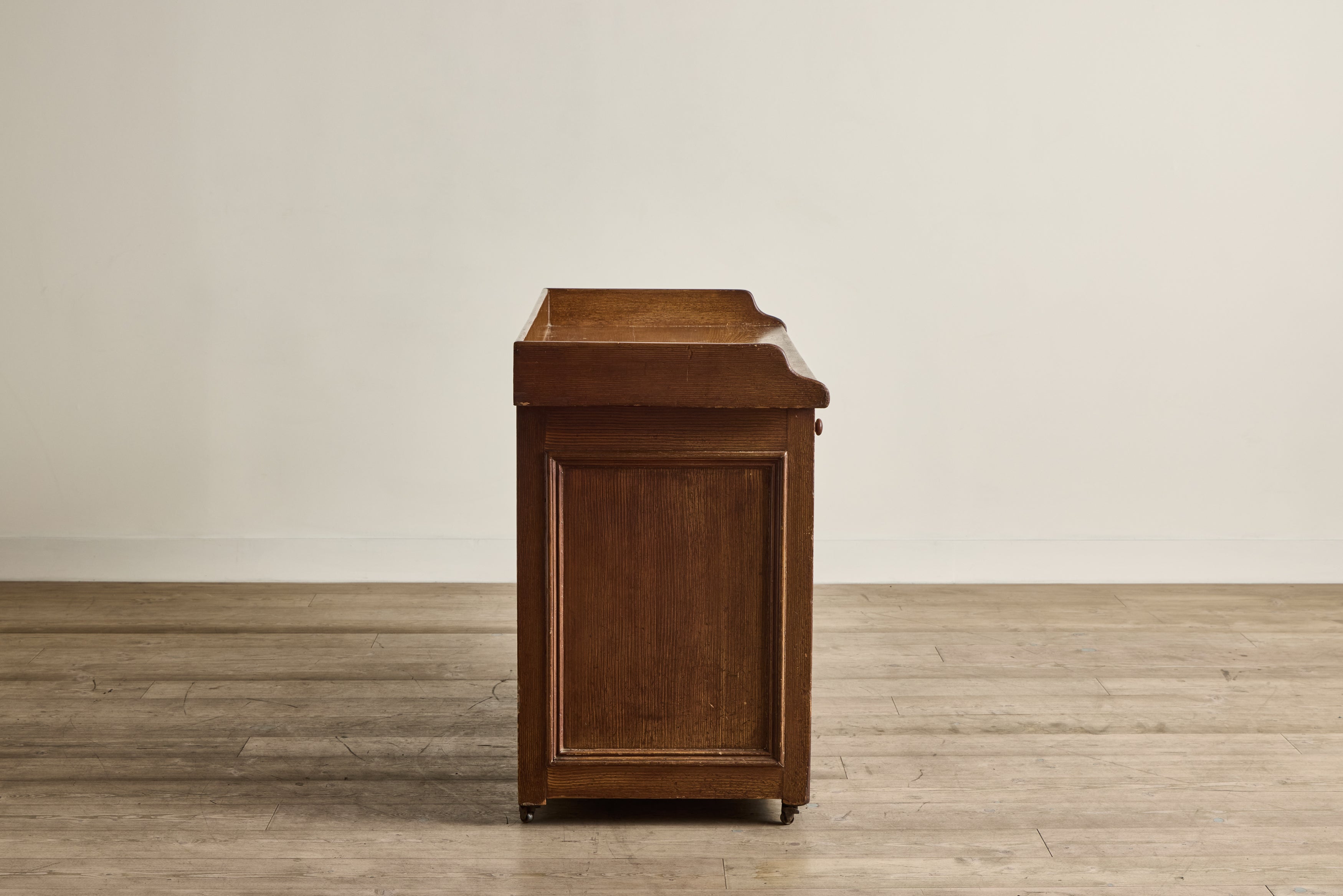 Grain Painted Server