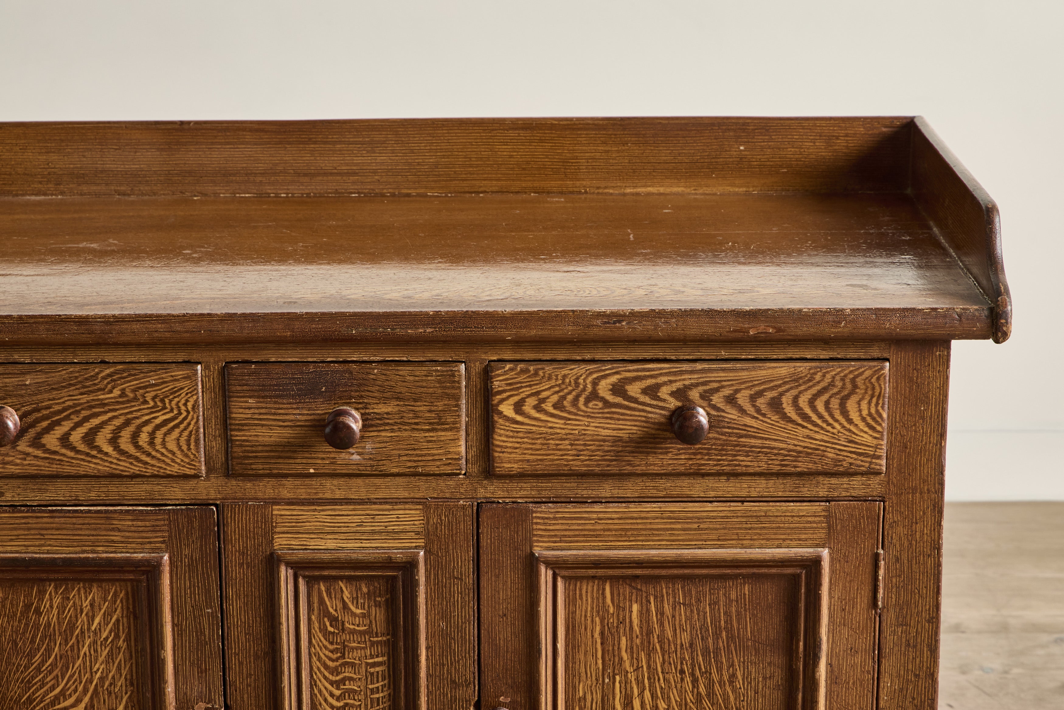Grain Painted Server