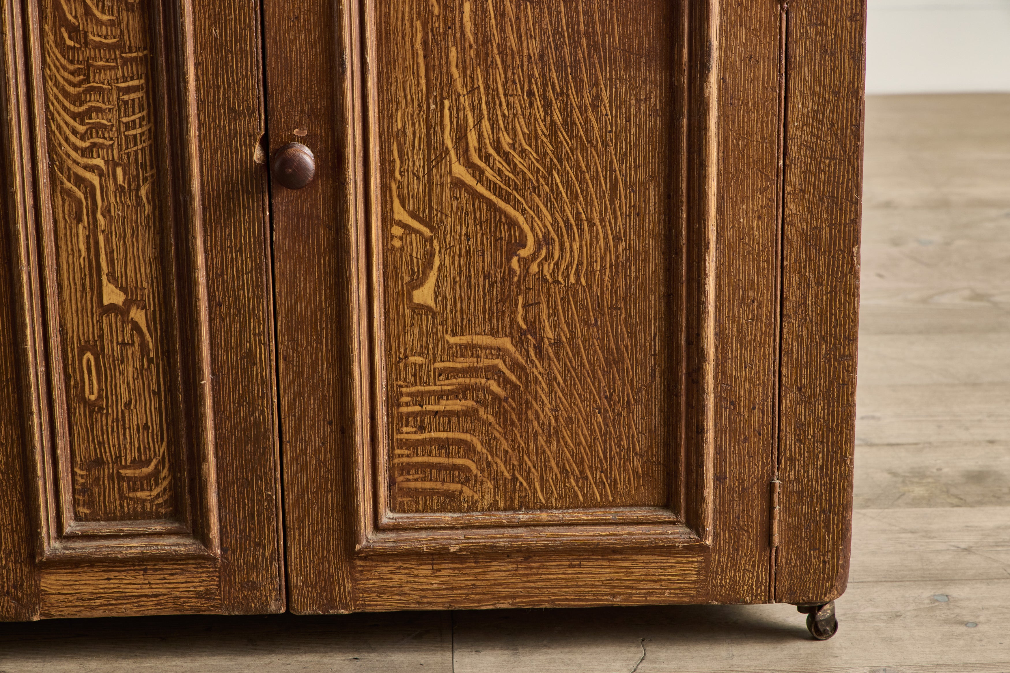 Grain Painted Server
