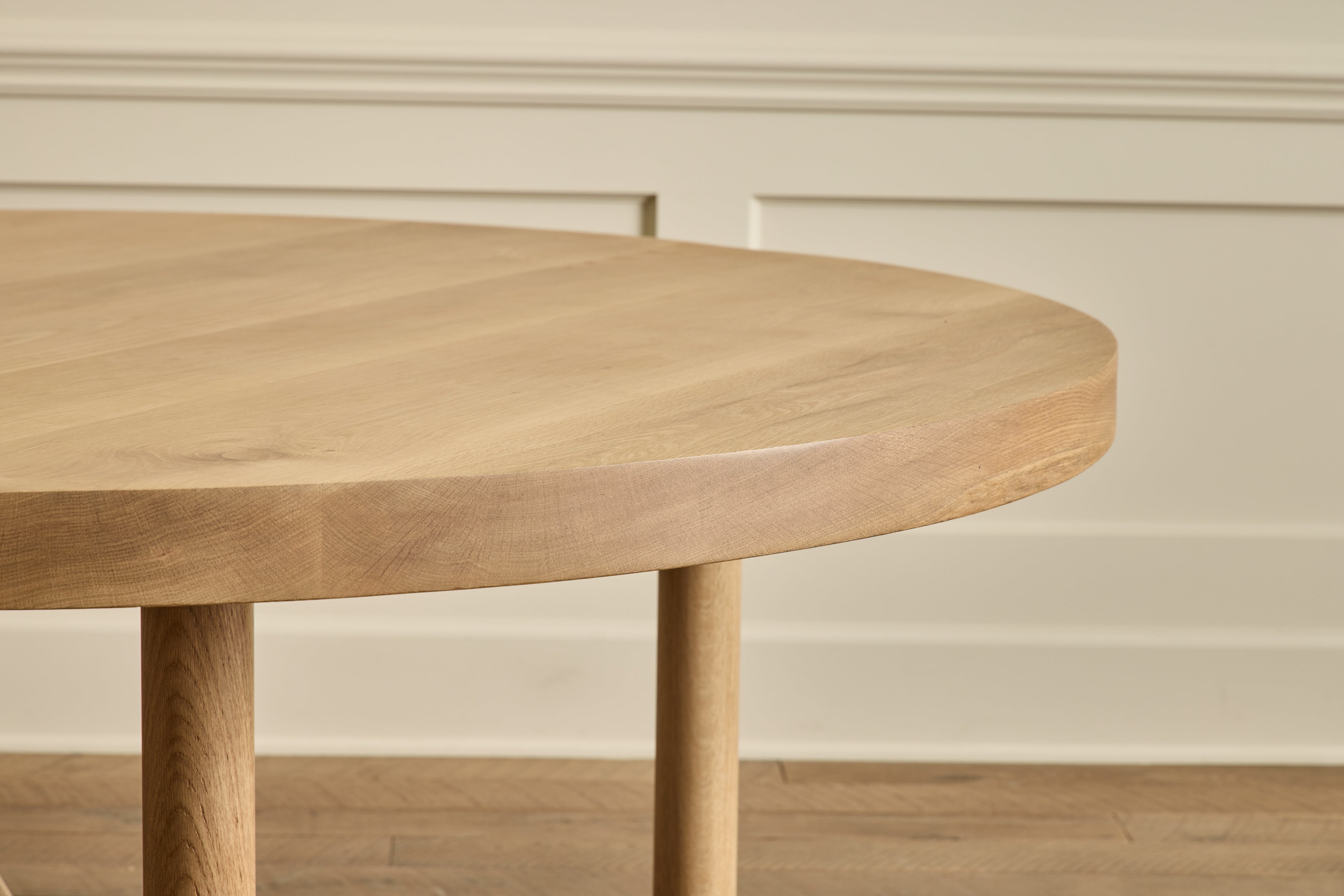 Round Dining Table, 60"
