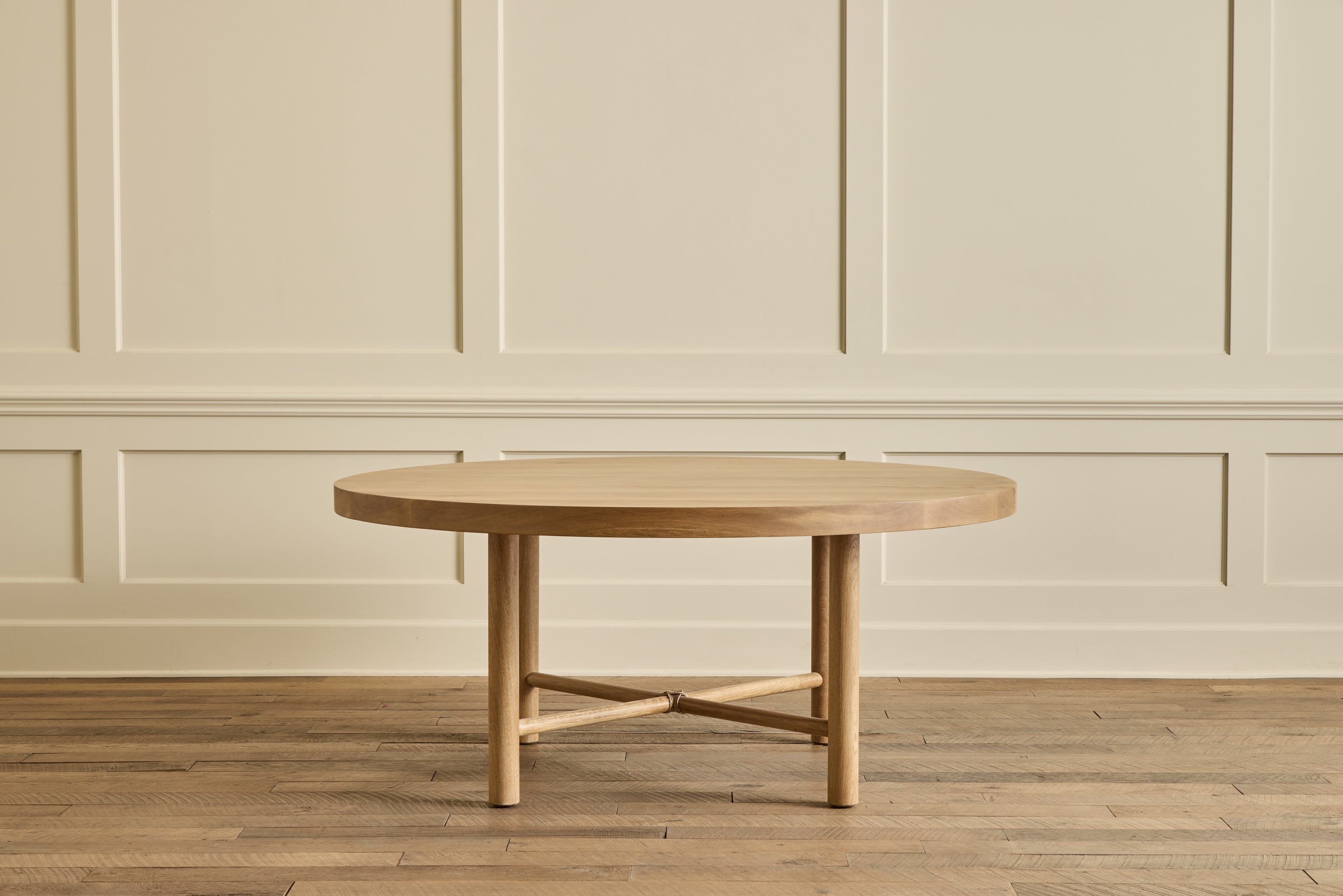 Round Dining Table, 60"