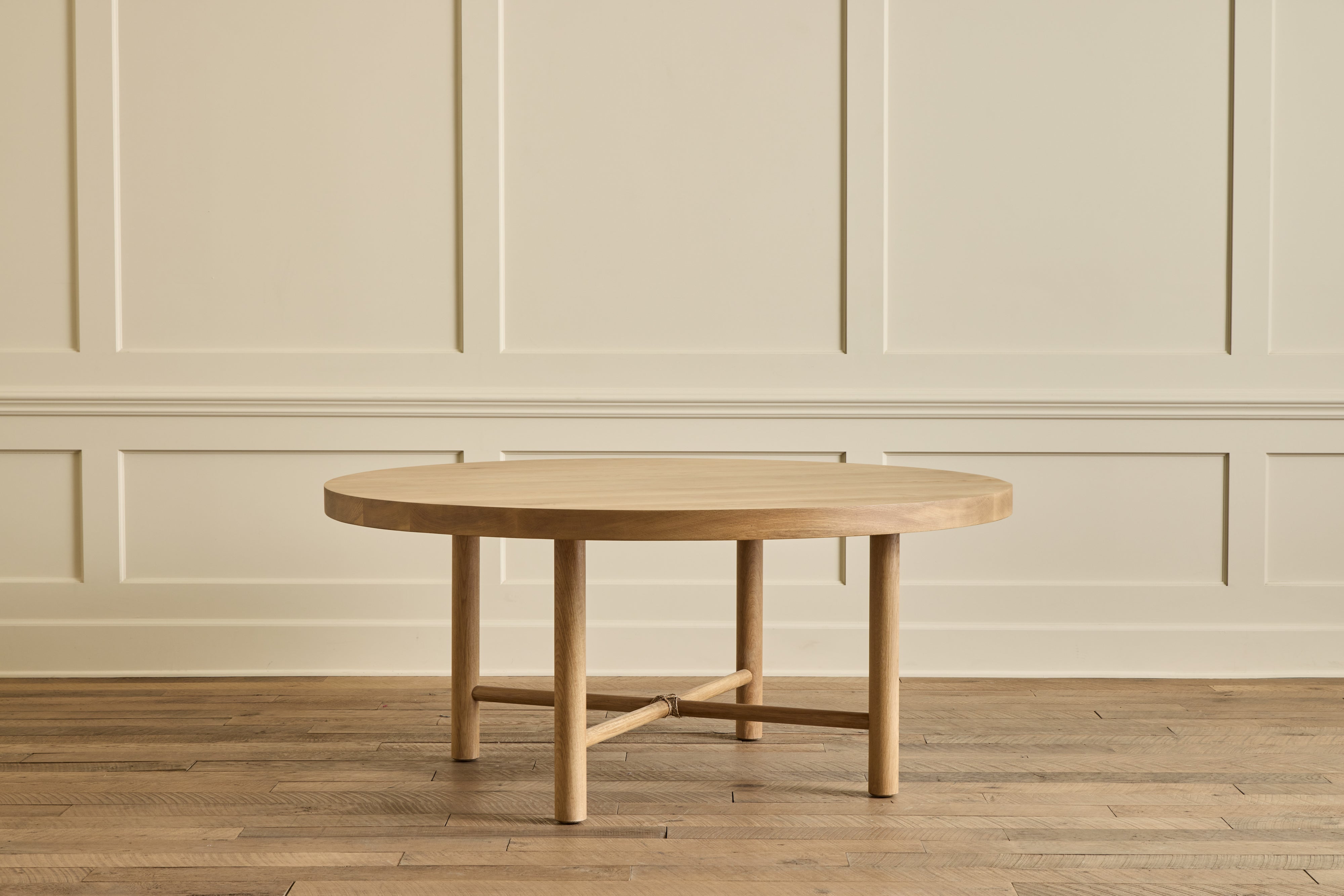 Round Dining Table, 60"