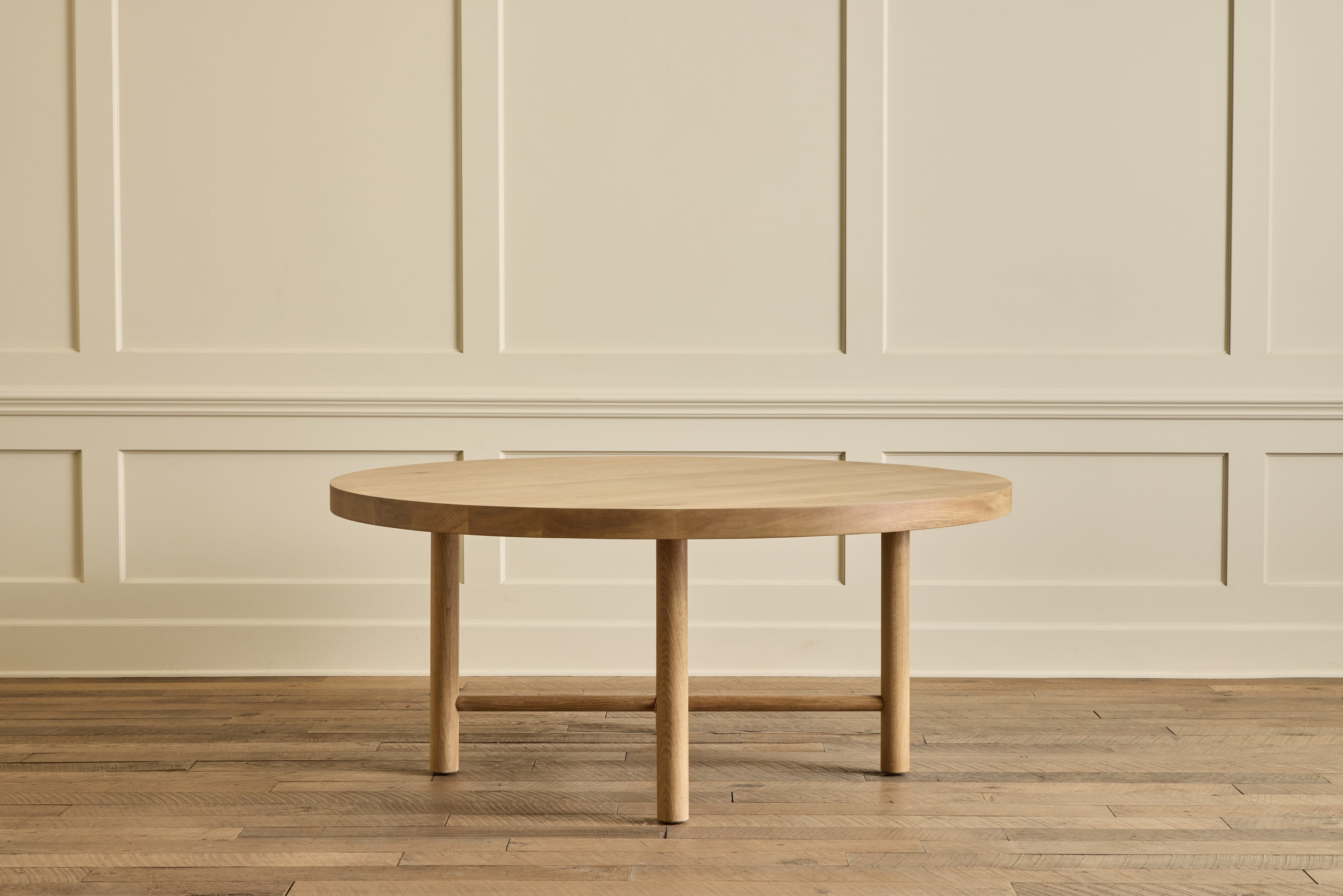 Round Dining Table, 60"