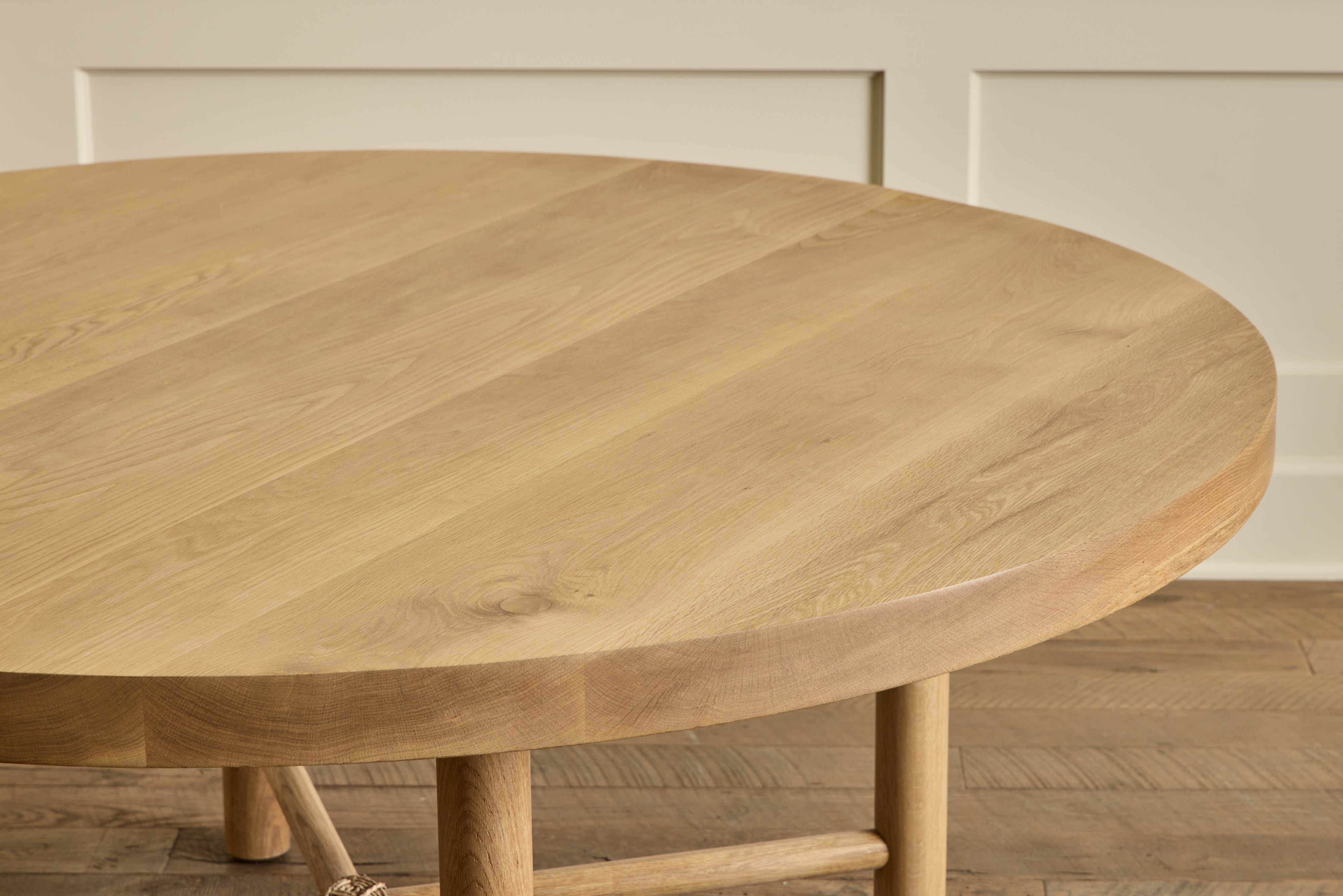 Round Dining Table, 60"
