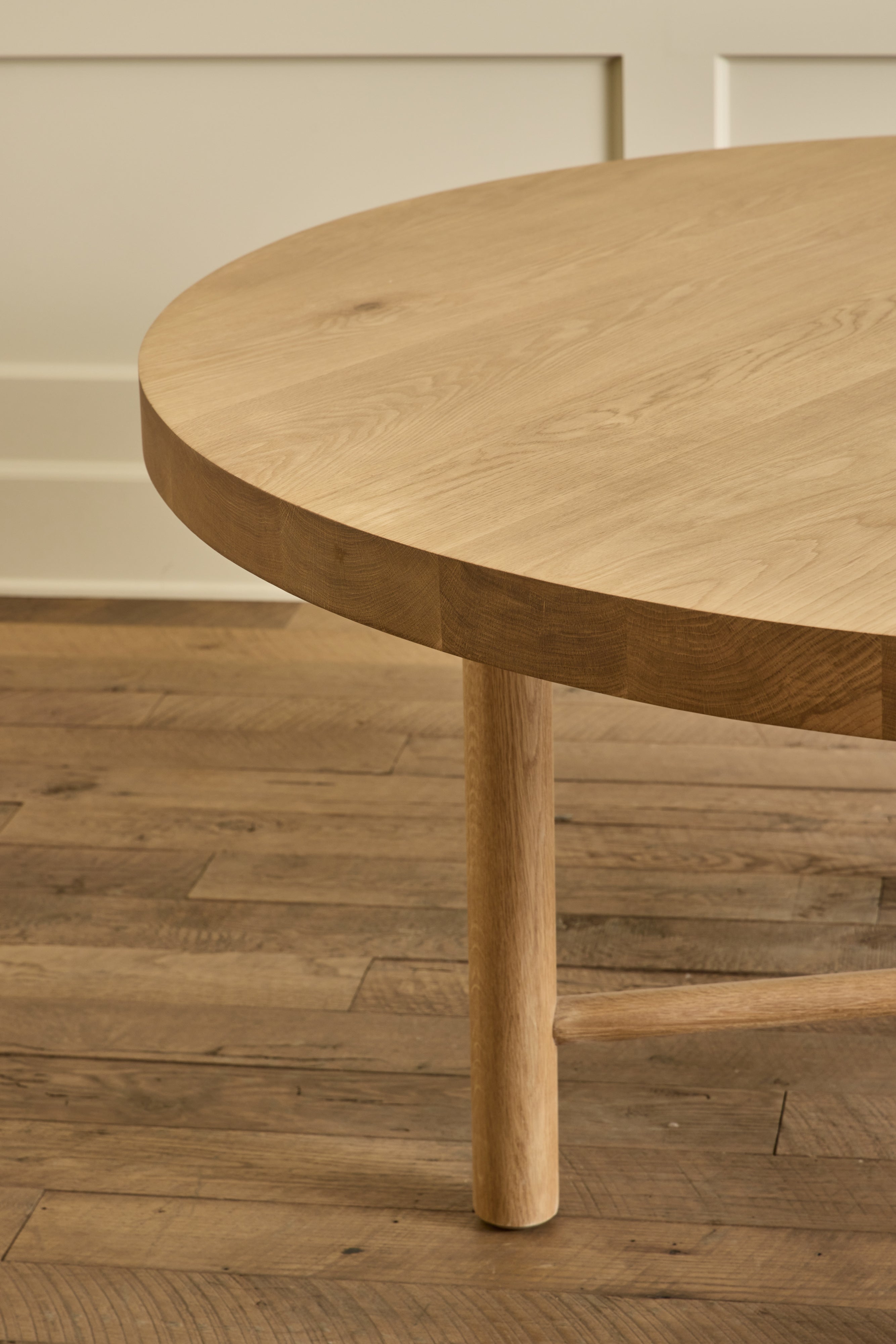 Round Dining Table, 60"