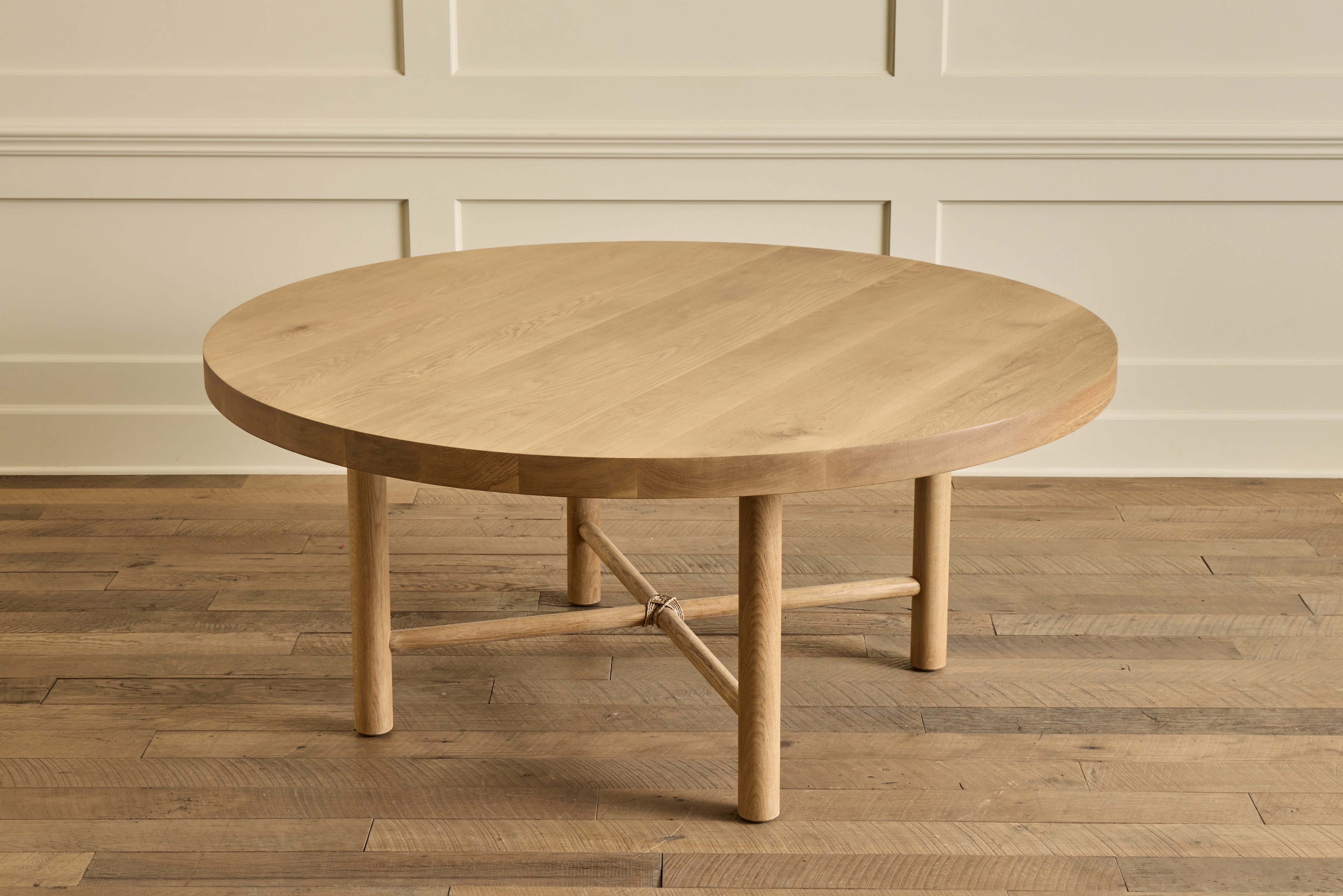 Round Dining Table, 60"