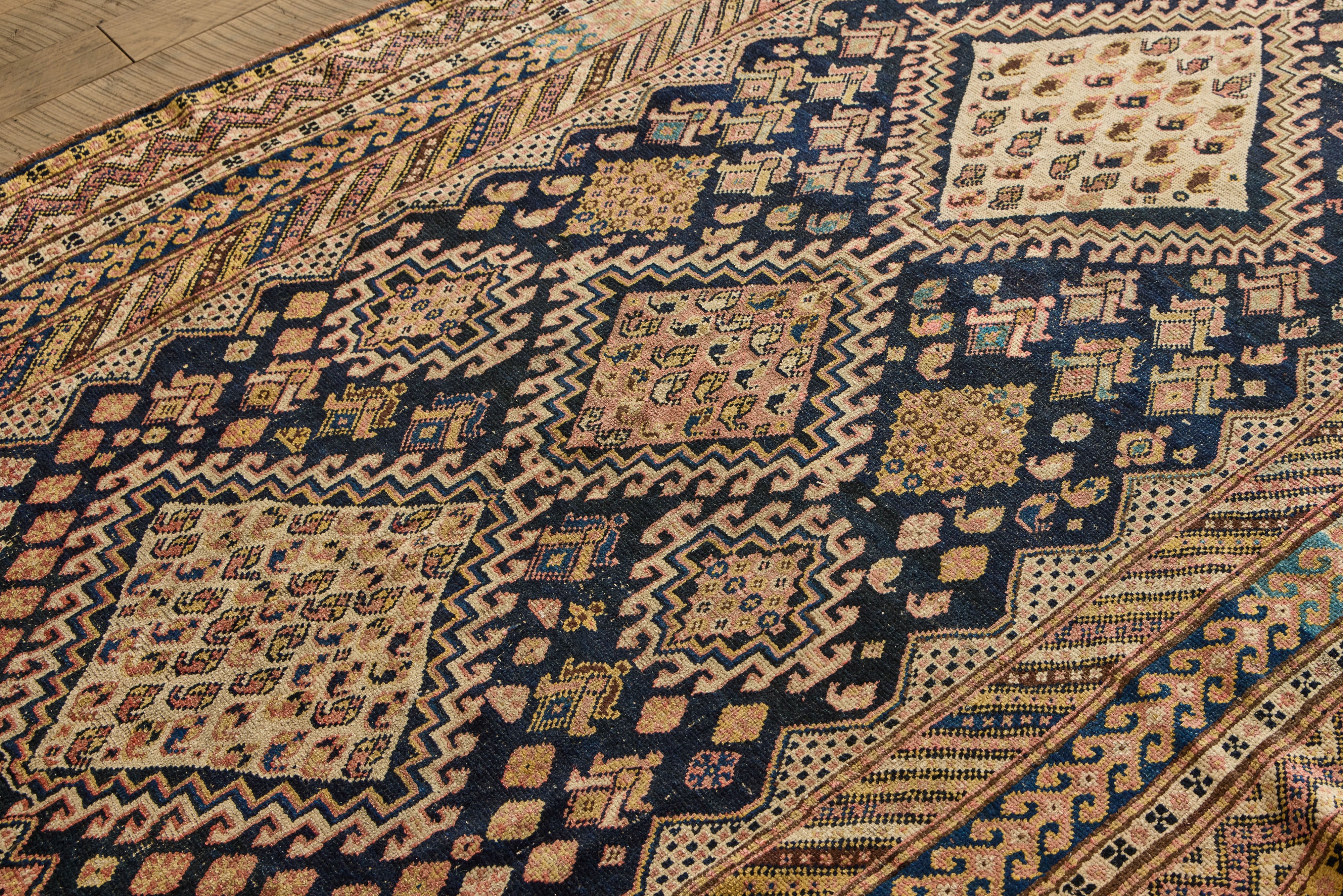 Persian Shiraz Rug 6'2 x 9 '10