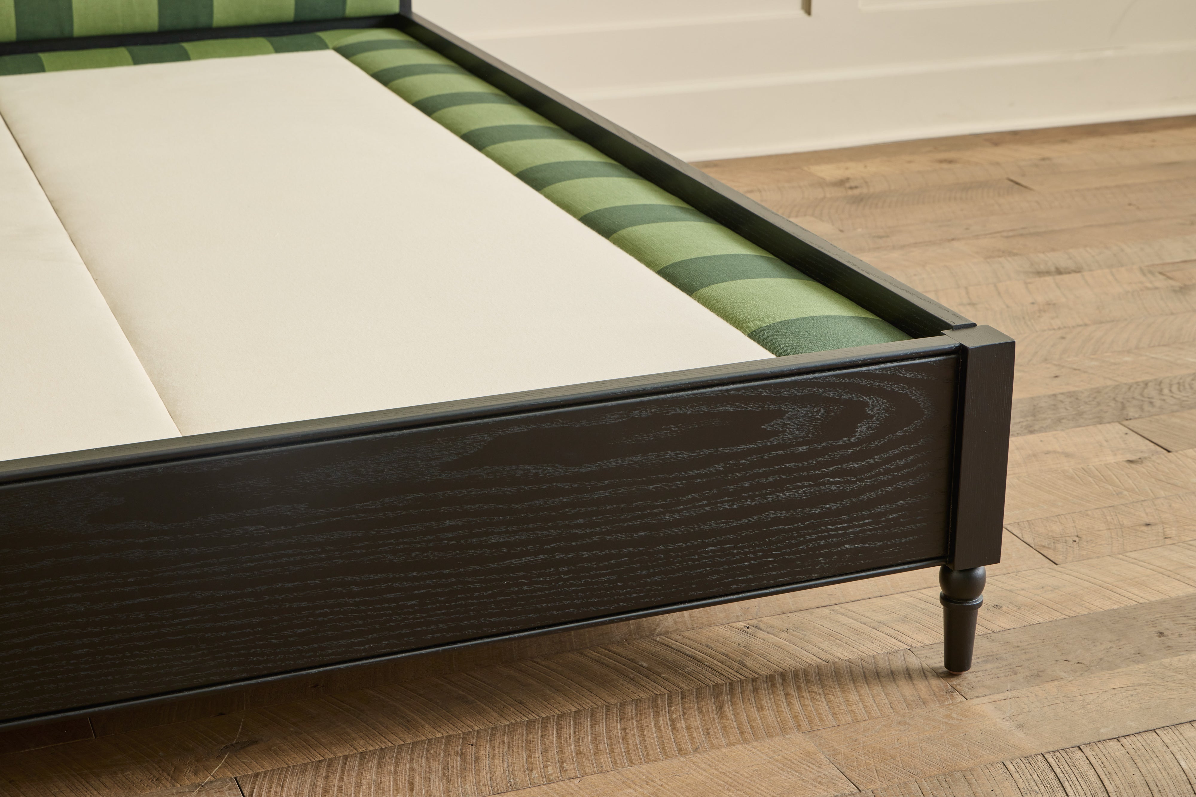 Curved Bed, Queen