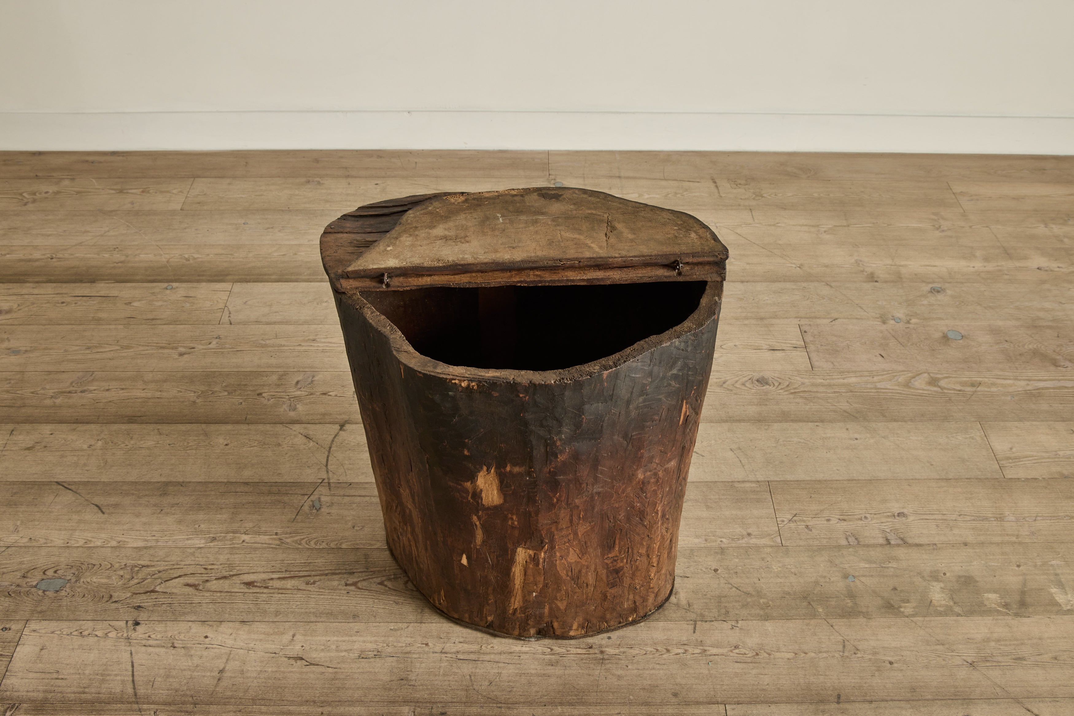 Lidded Hollow Wood Trunk