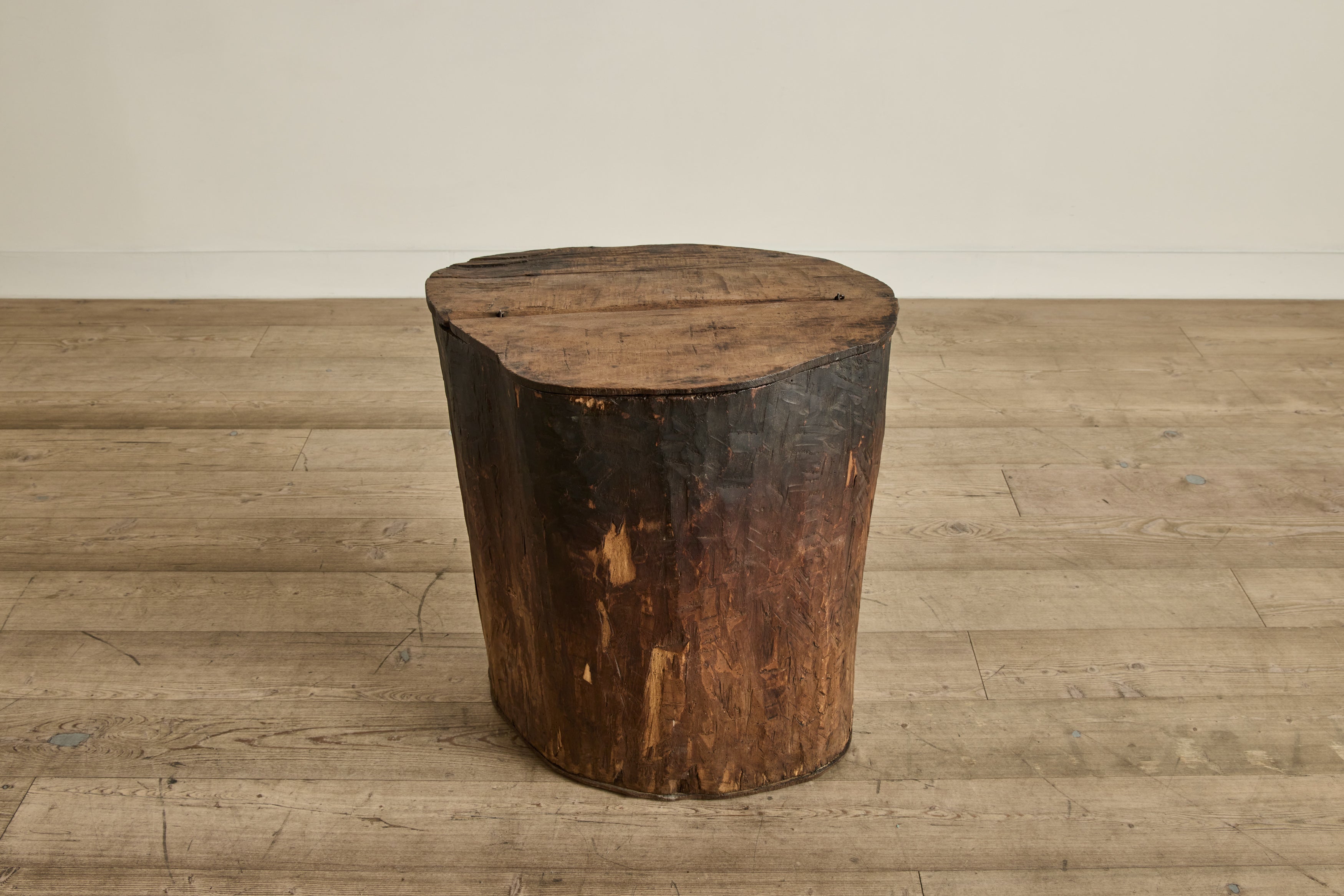 Lidded Hollow Wood Trunk