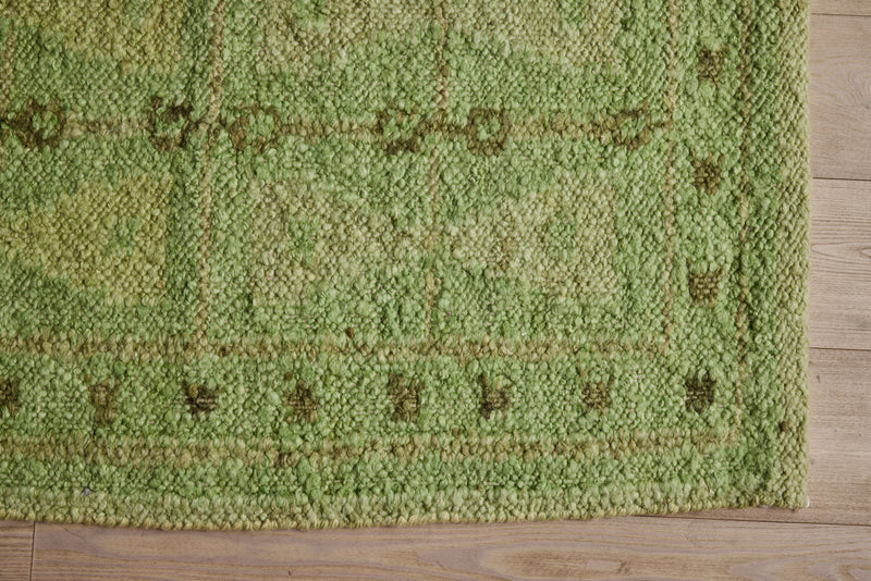 Light Green Rug, 9'9 x 11'11