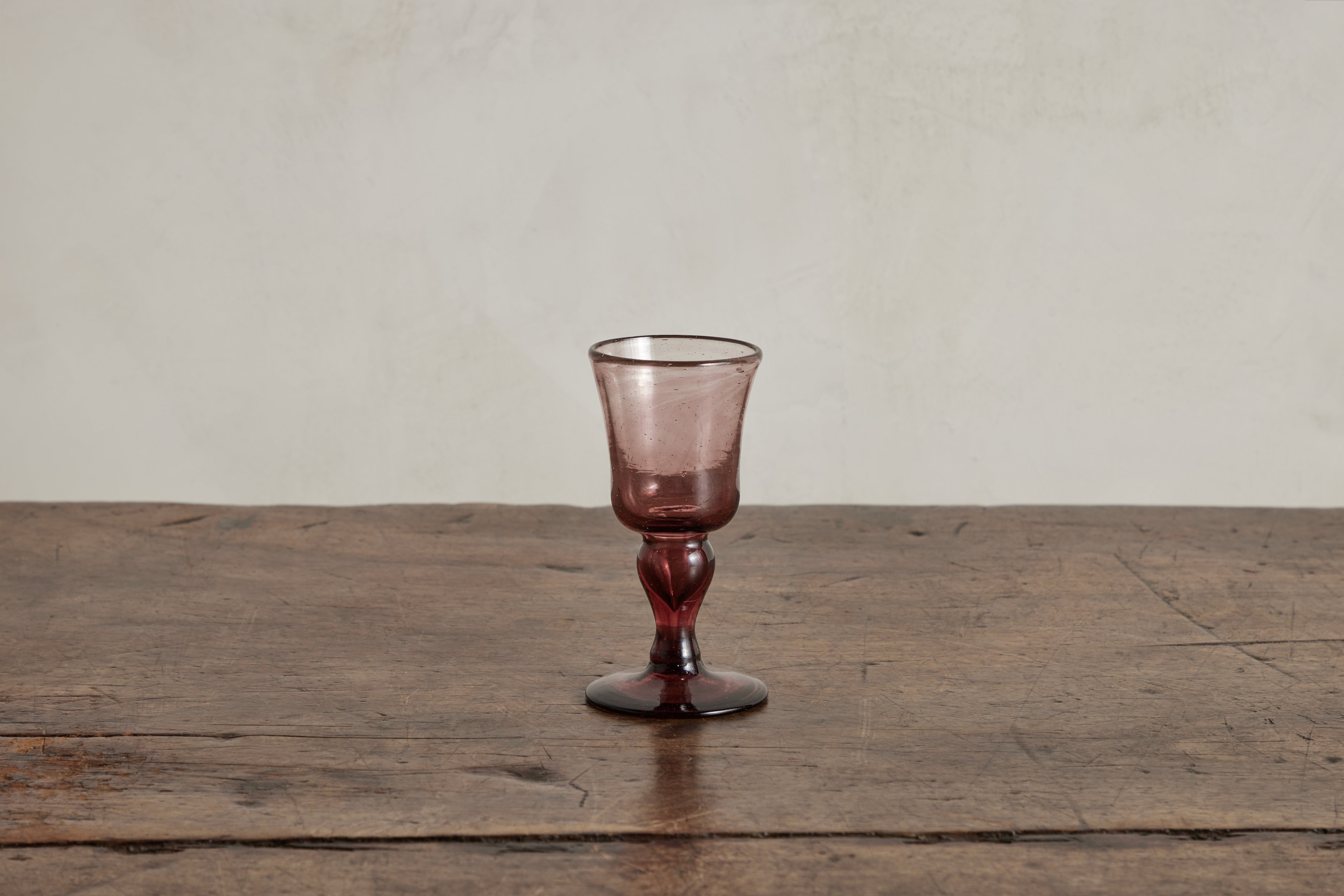 La Soufflerie White Wine Glass in Framboise