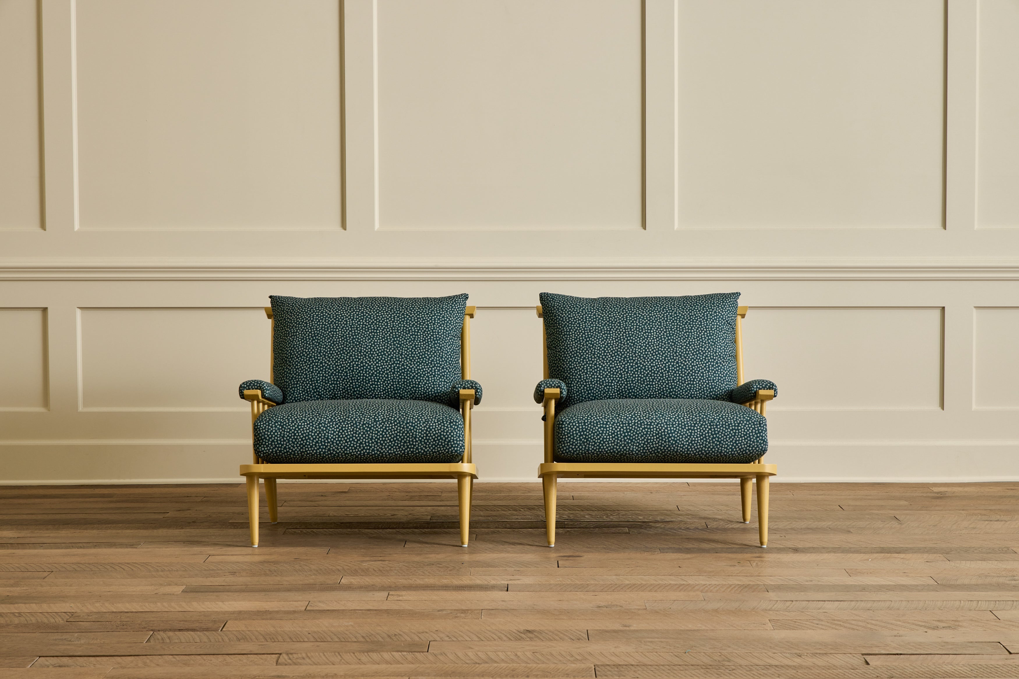 Spindle Viewing Chair