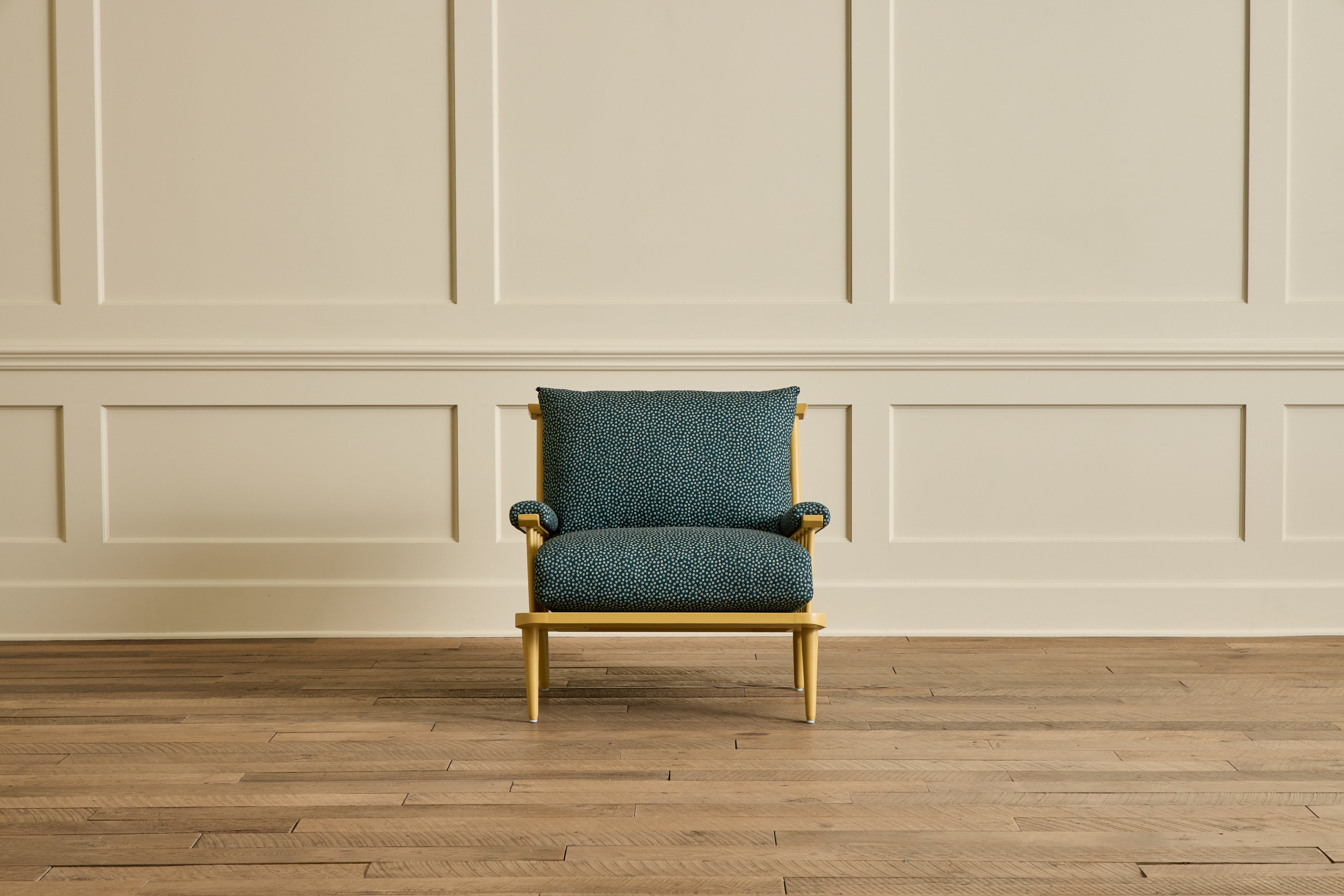 Spindle Viewing Chair