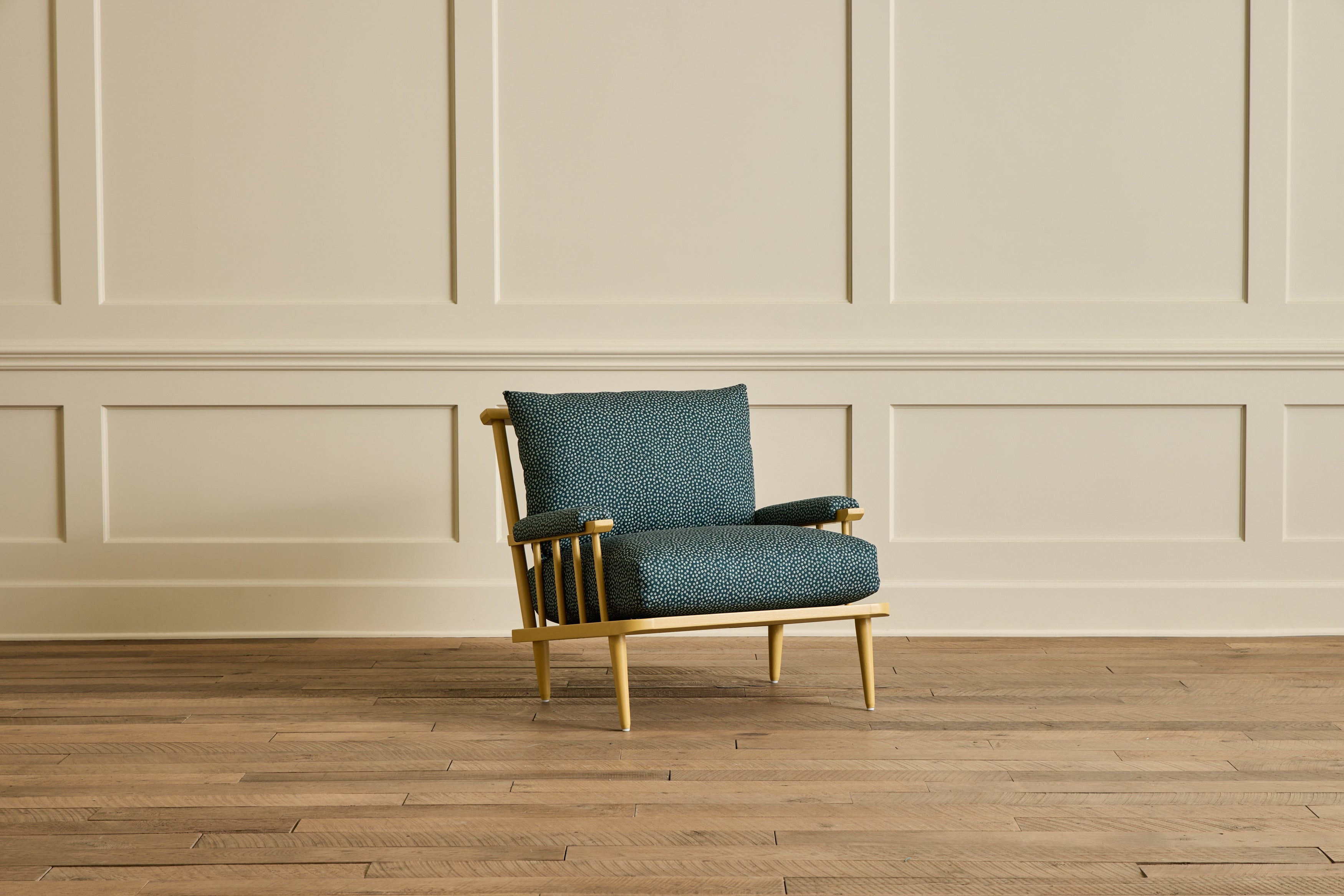 Spindle Viewing Chair