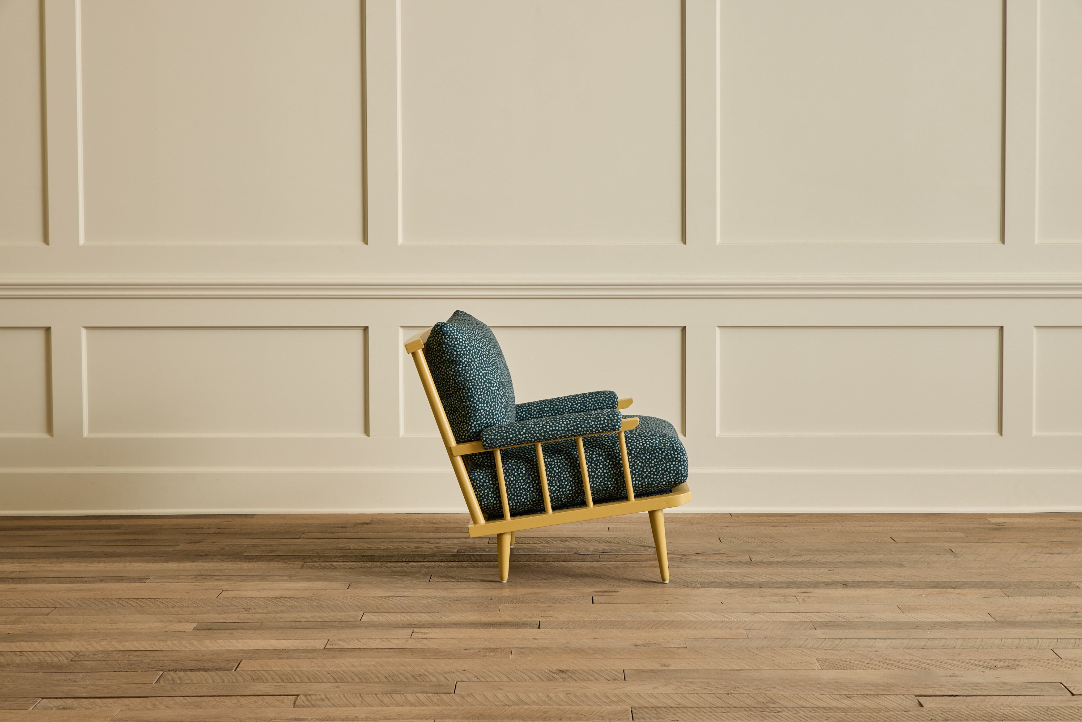 Spindle Viewing Chair