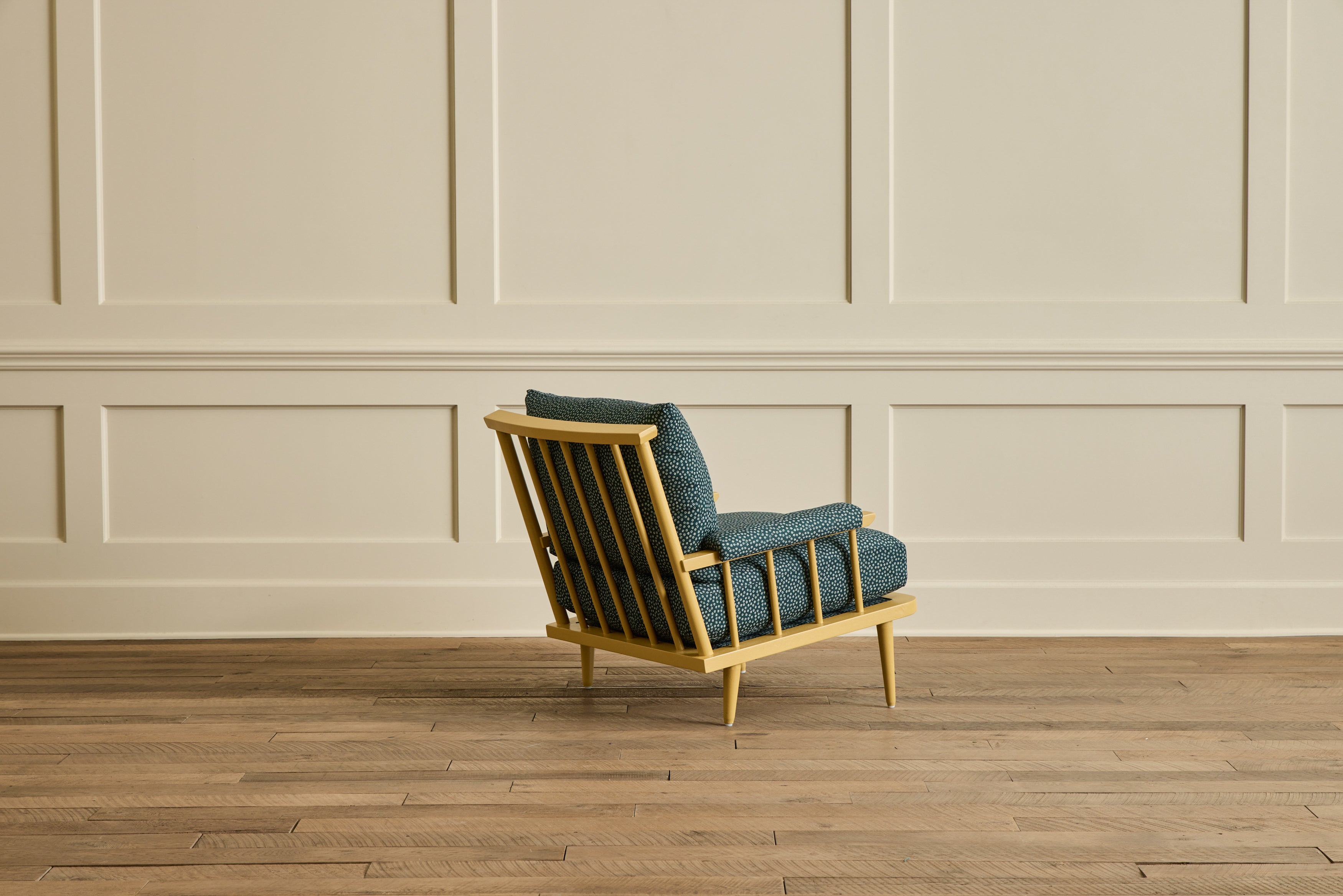 Spindle Viewing Chair