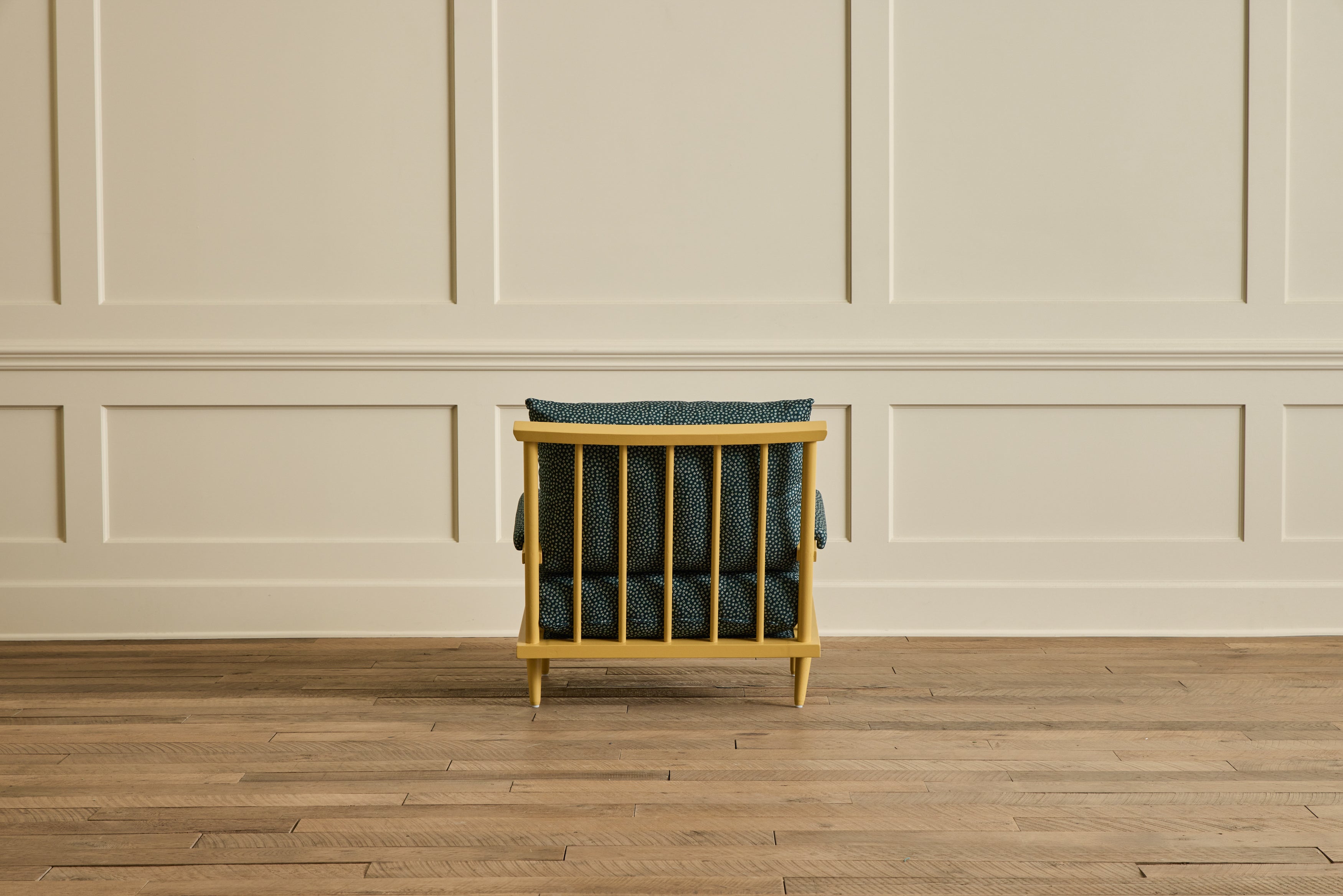 Spindle Viewing Chair