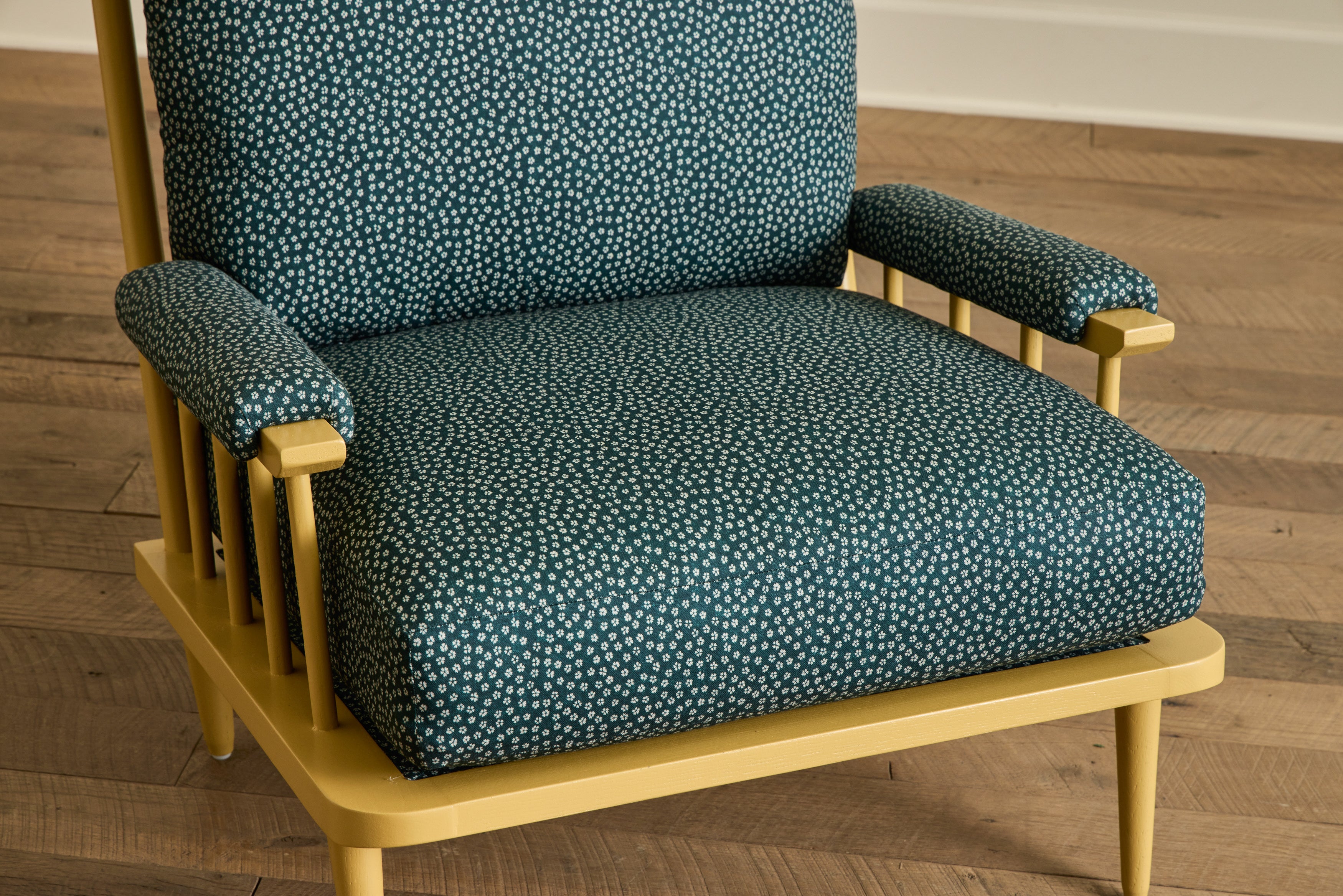 Spindle Viewing Chair