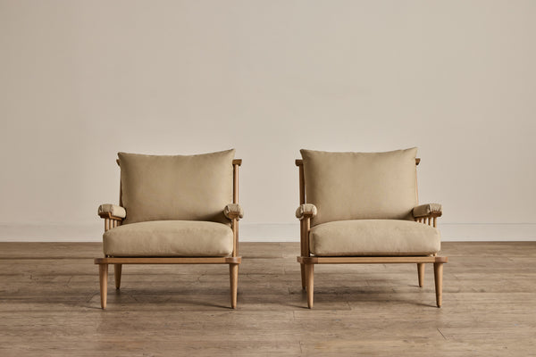 Spindle Back Viewing Chair