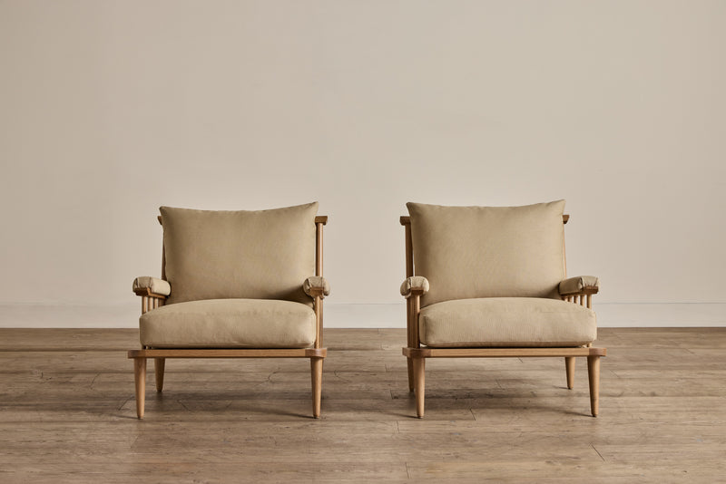 Spindle Back Viewing Chair