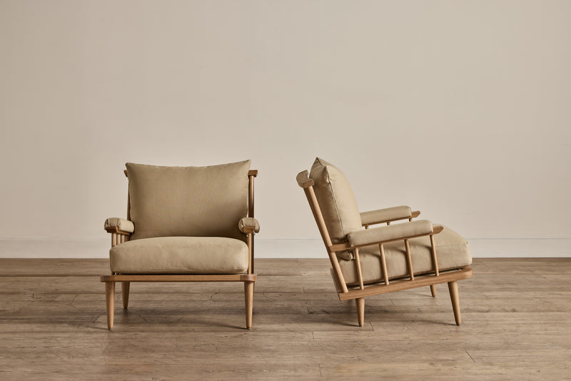 Spindle Back Viewing Chair