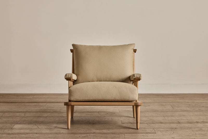 Spindle Back Viewing Chair