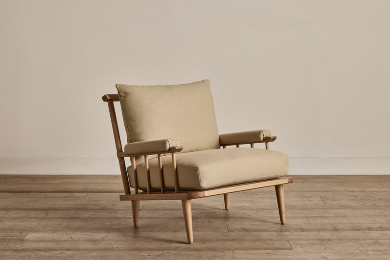 Spindle Back Viewing Chair