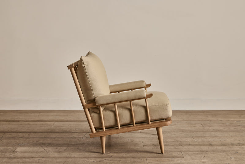 Spindle Back Viewing Chair