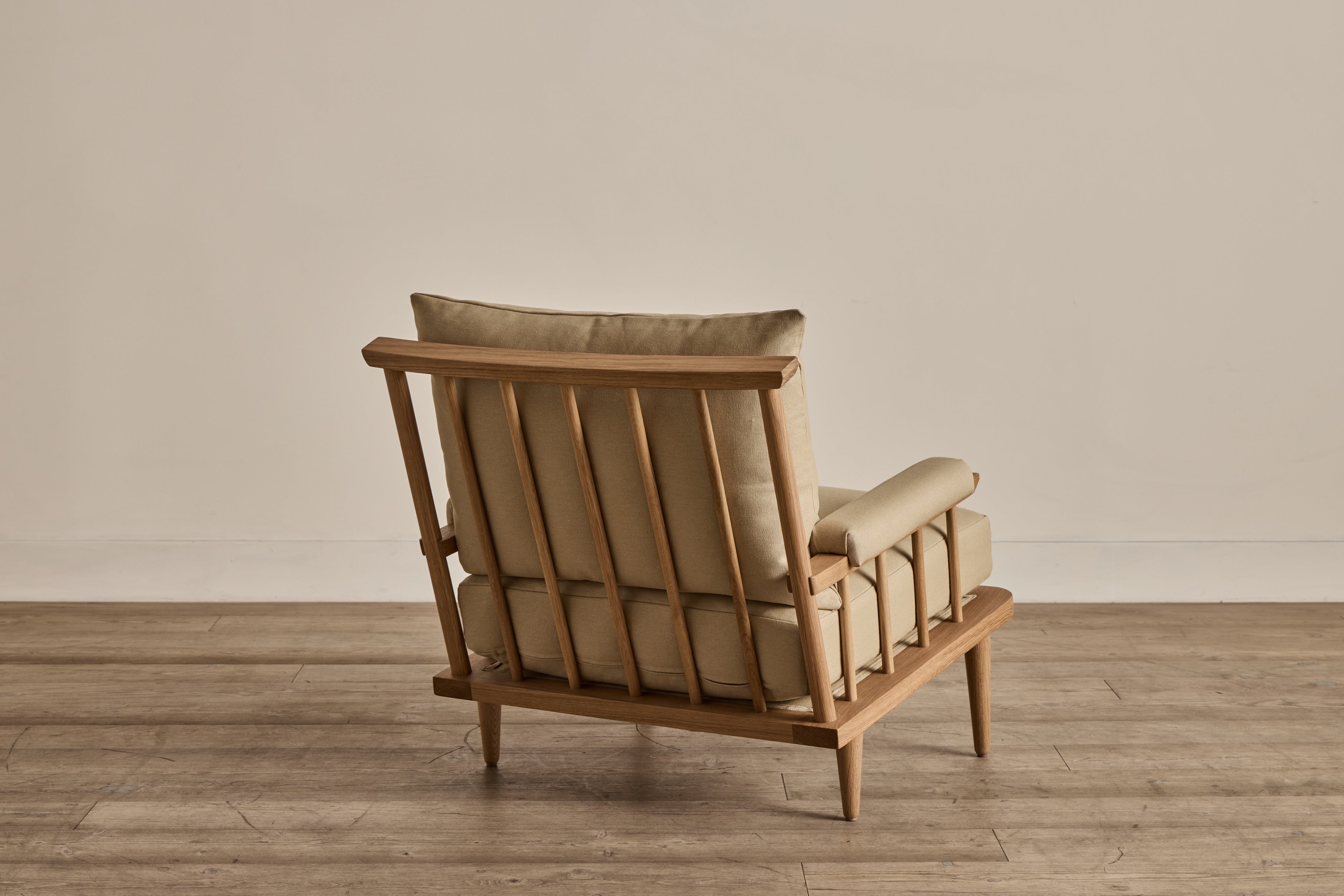 Spindle Back Viewing Chair