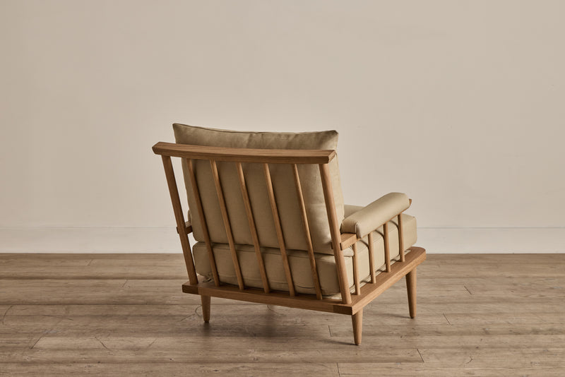 Spindle Back Viewing Chair