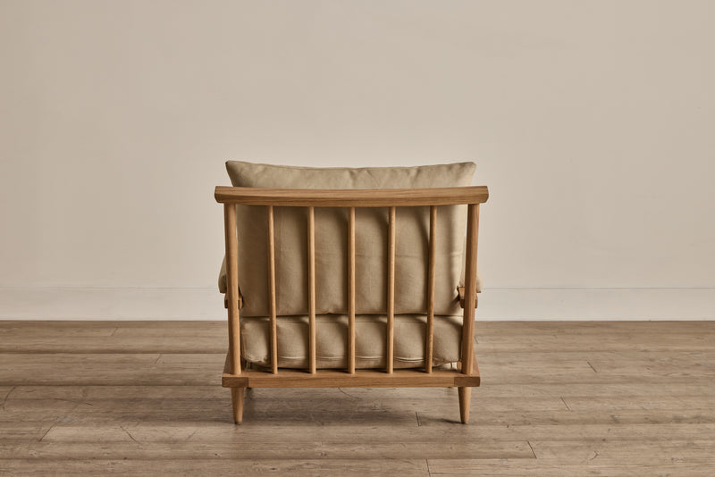 Spindle Back Viewing Chair