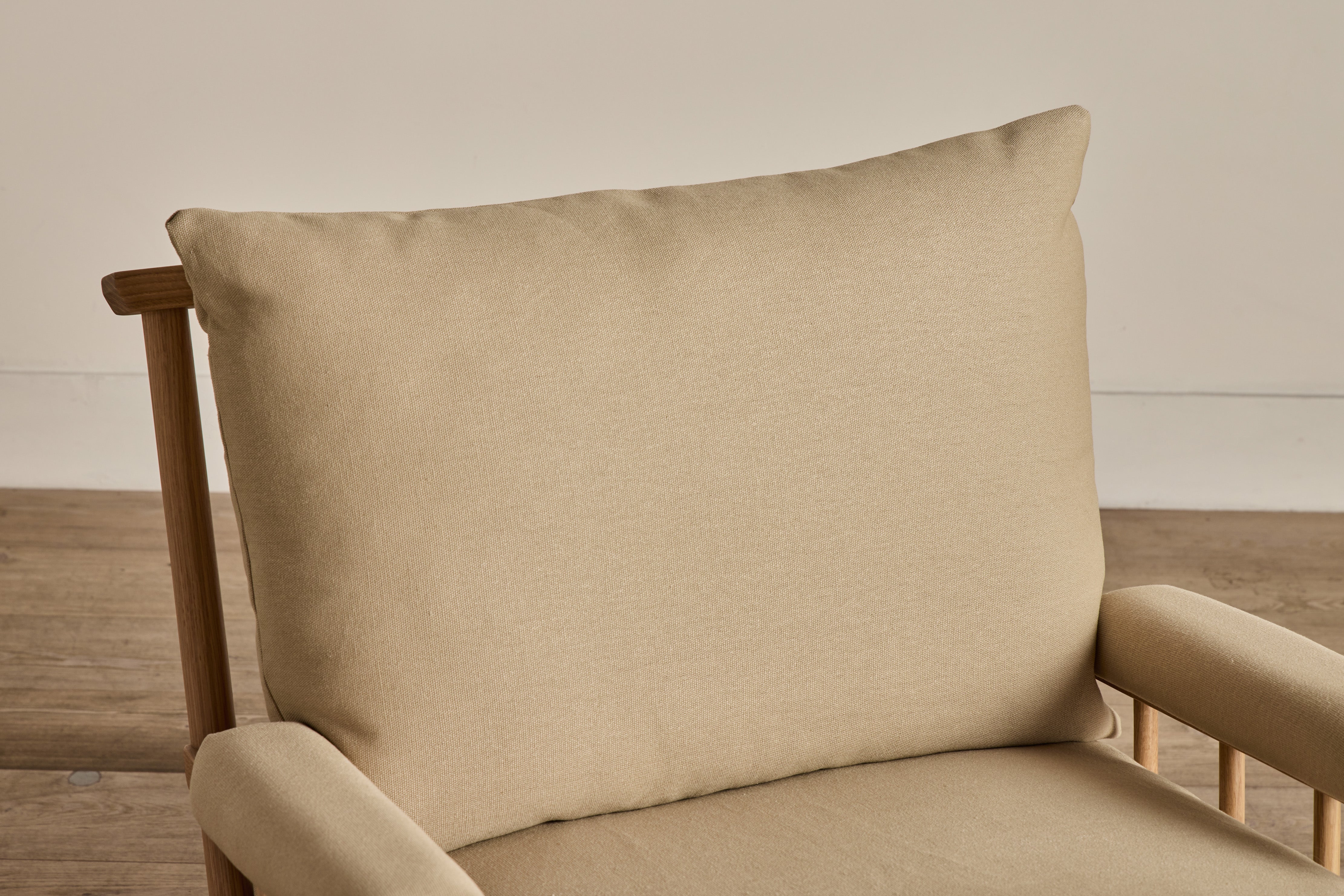 Spindle Back Viewing Chair