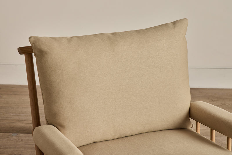Spindle Back Viewing Chair