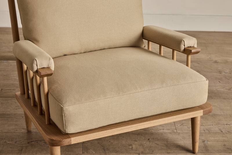 Spindle Back Viewing Chair
