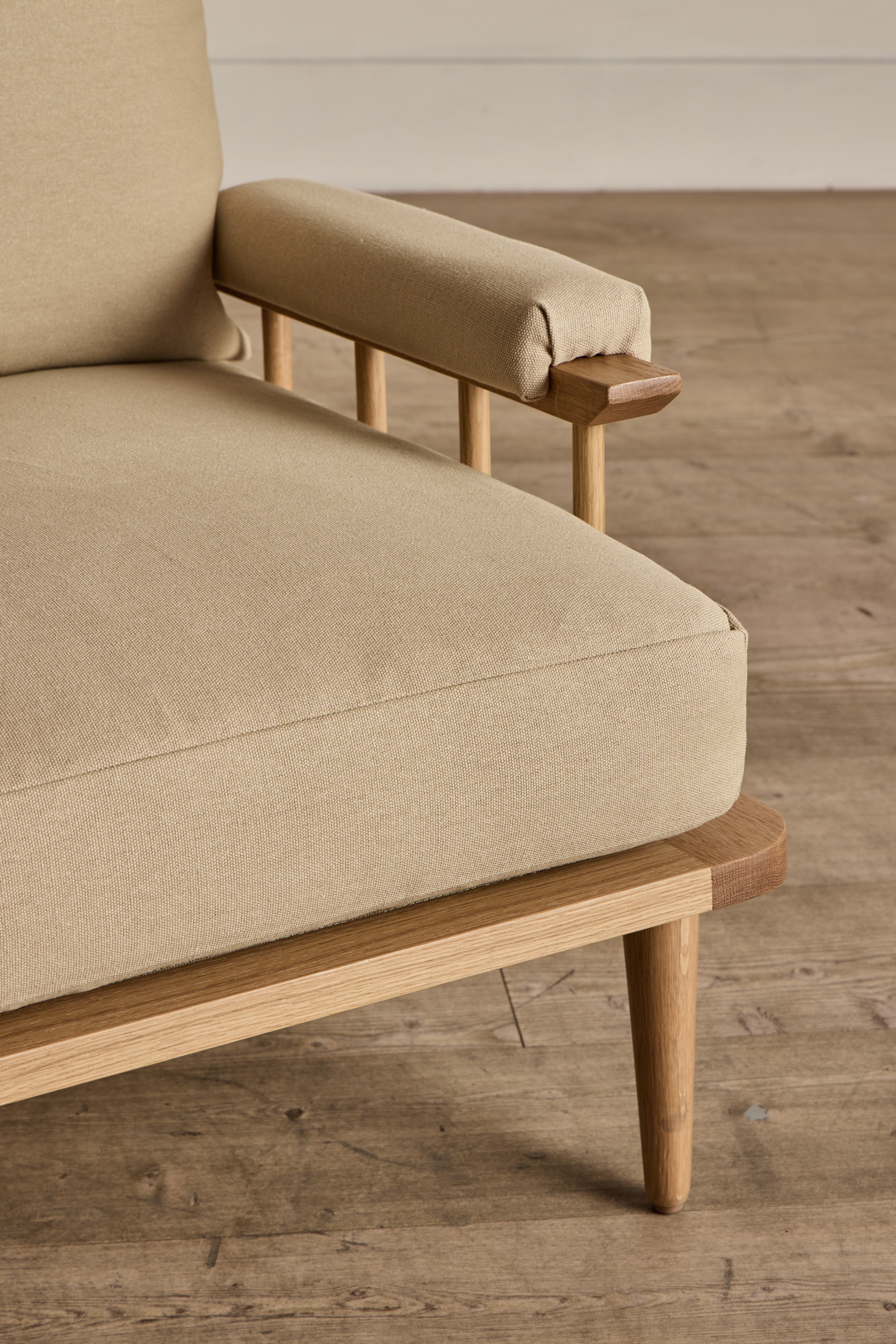 Spindle Back Viewing Chair