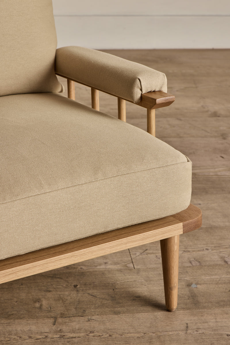 Spindle Back Viewing Chair