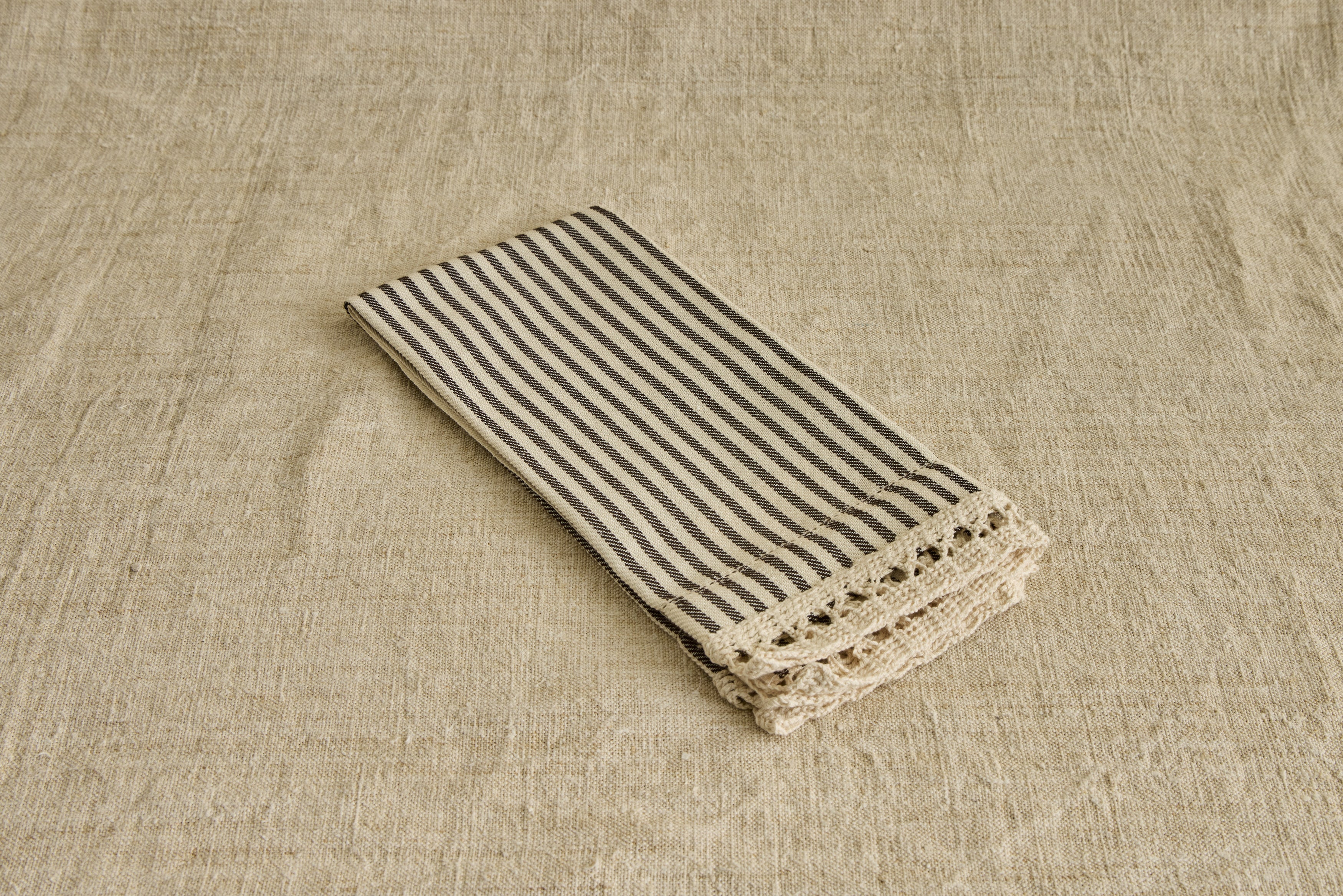 Carmella Hand Towel in Chocolate