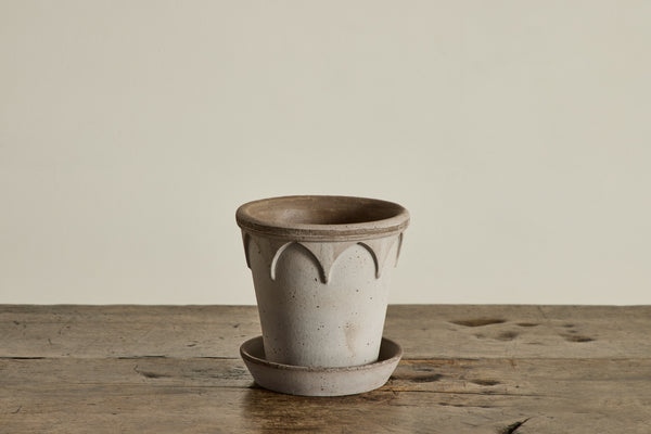 Elizabeth Terracotta Pot & Saucer Set