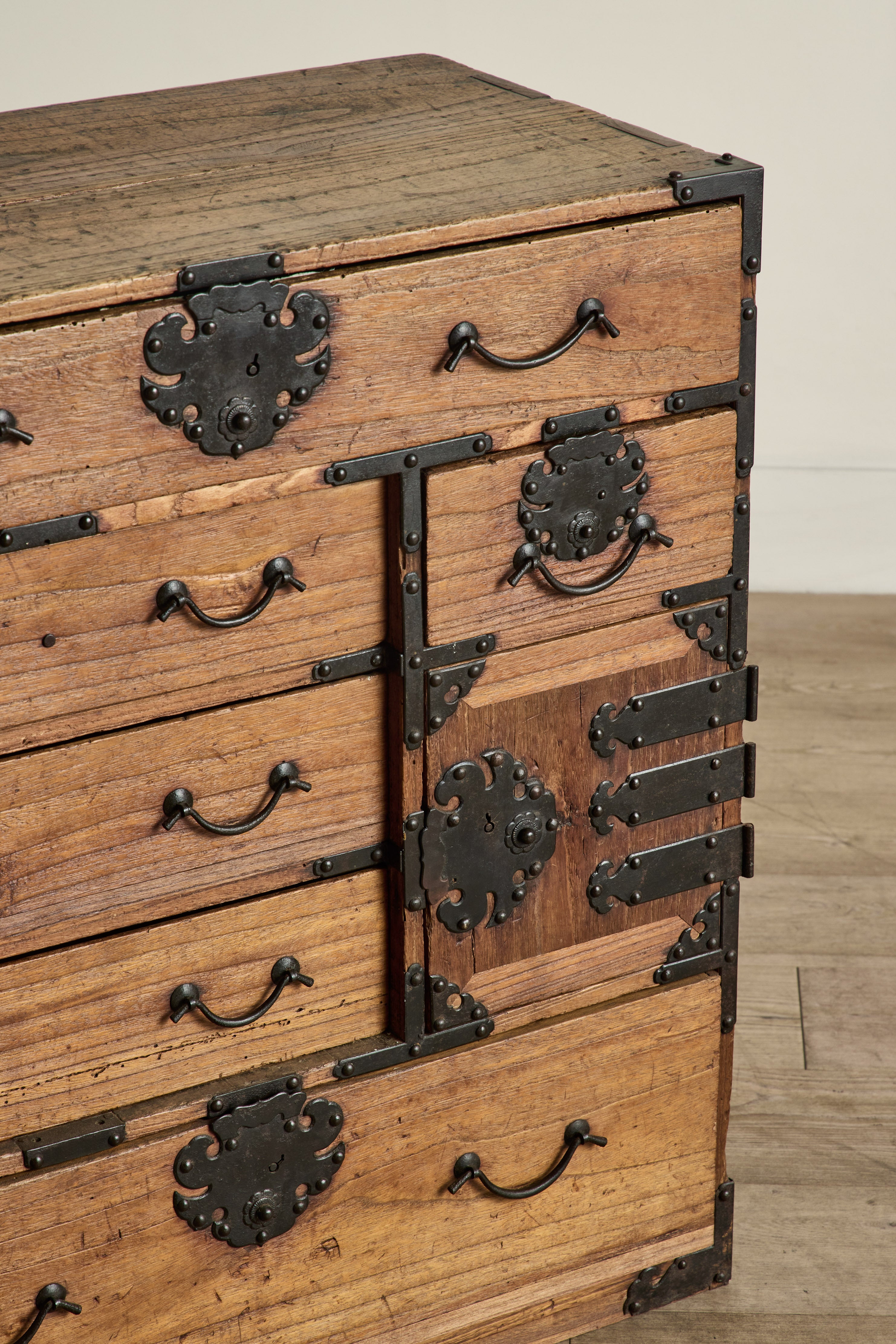 Choba Dansu Chest