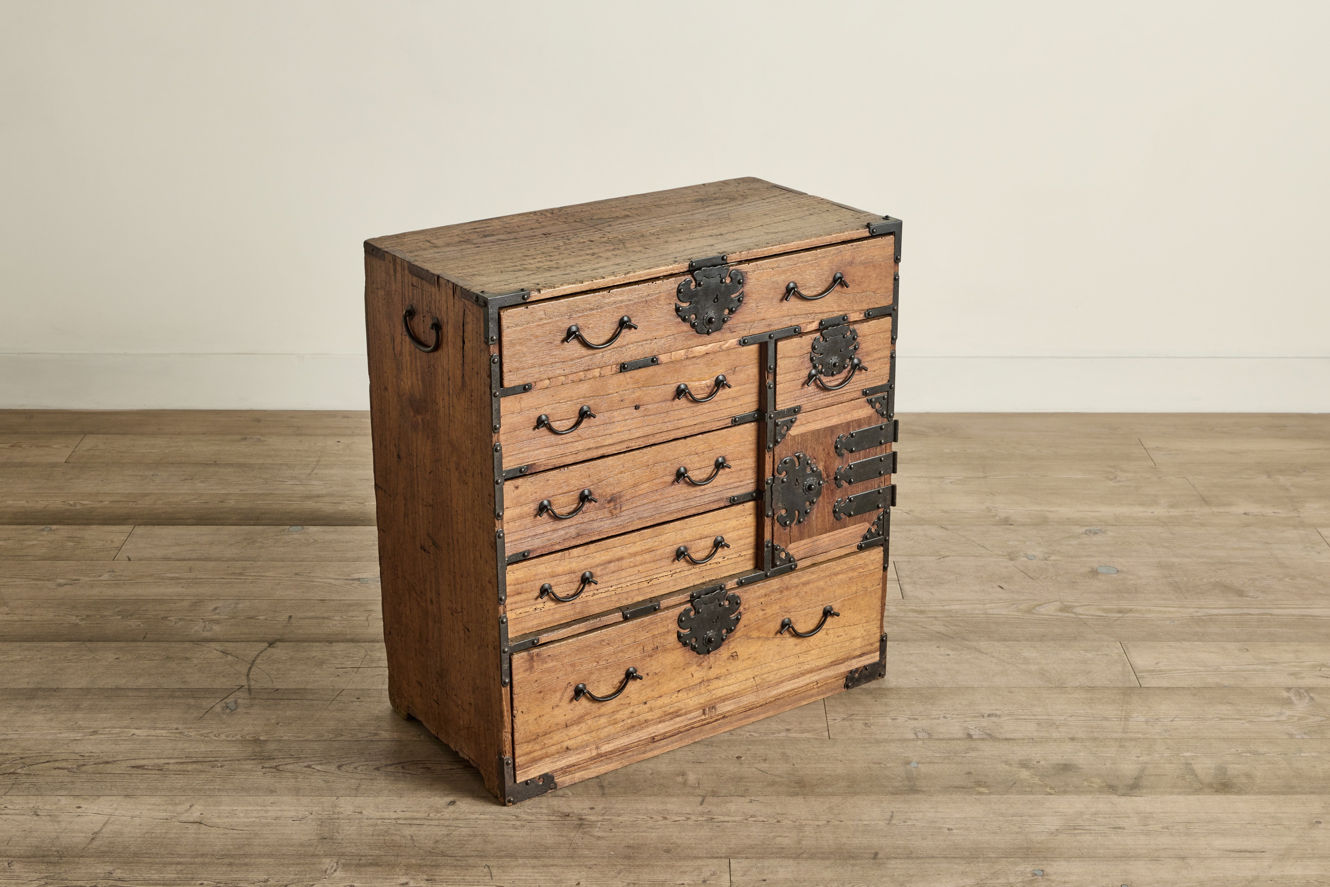 Choba Dansu Chest