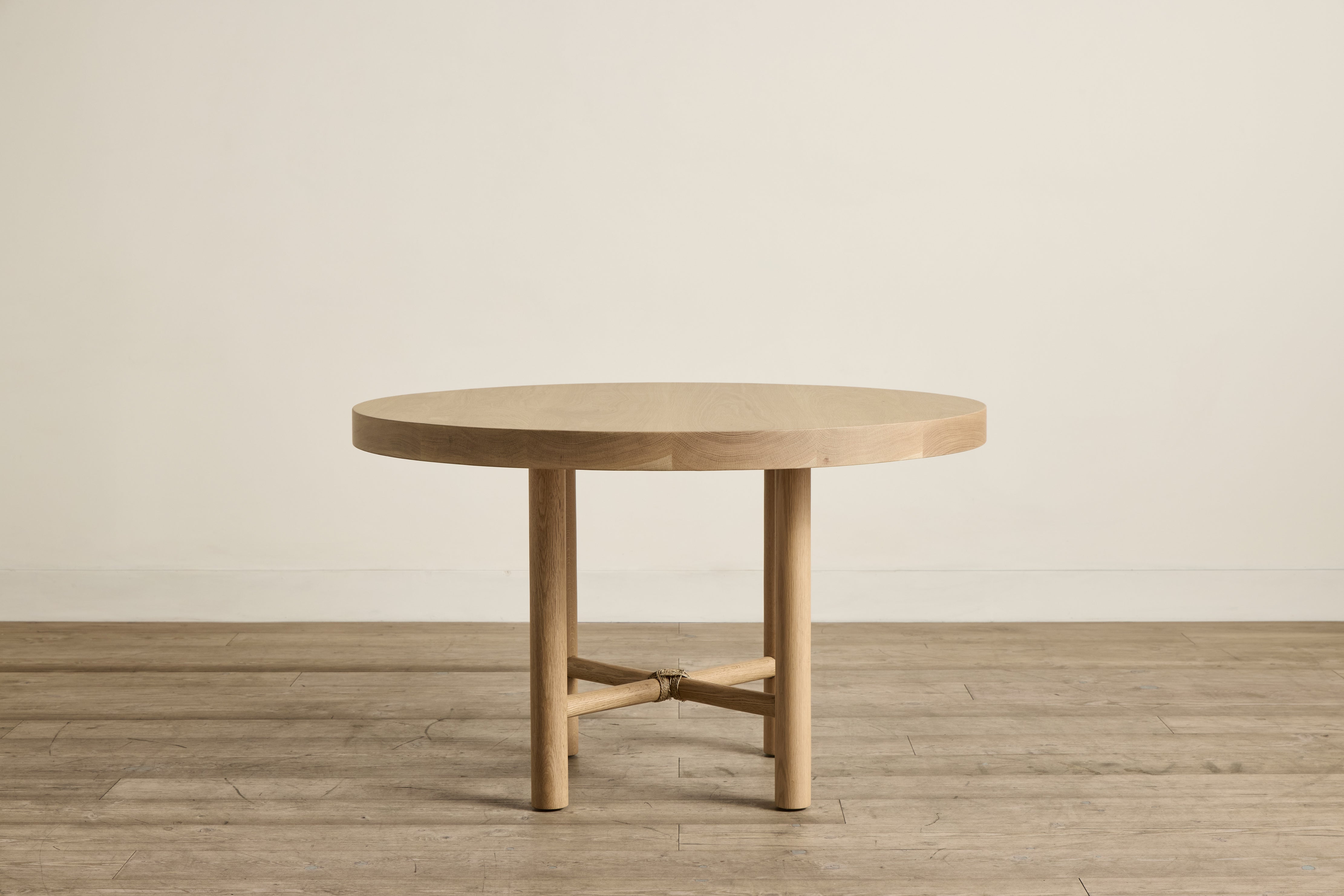 Round Dining Table, 48"