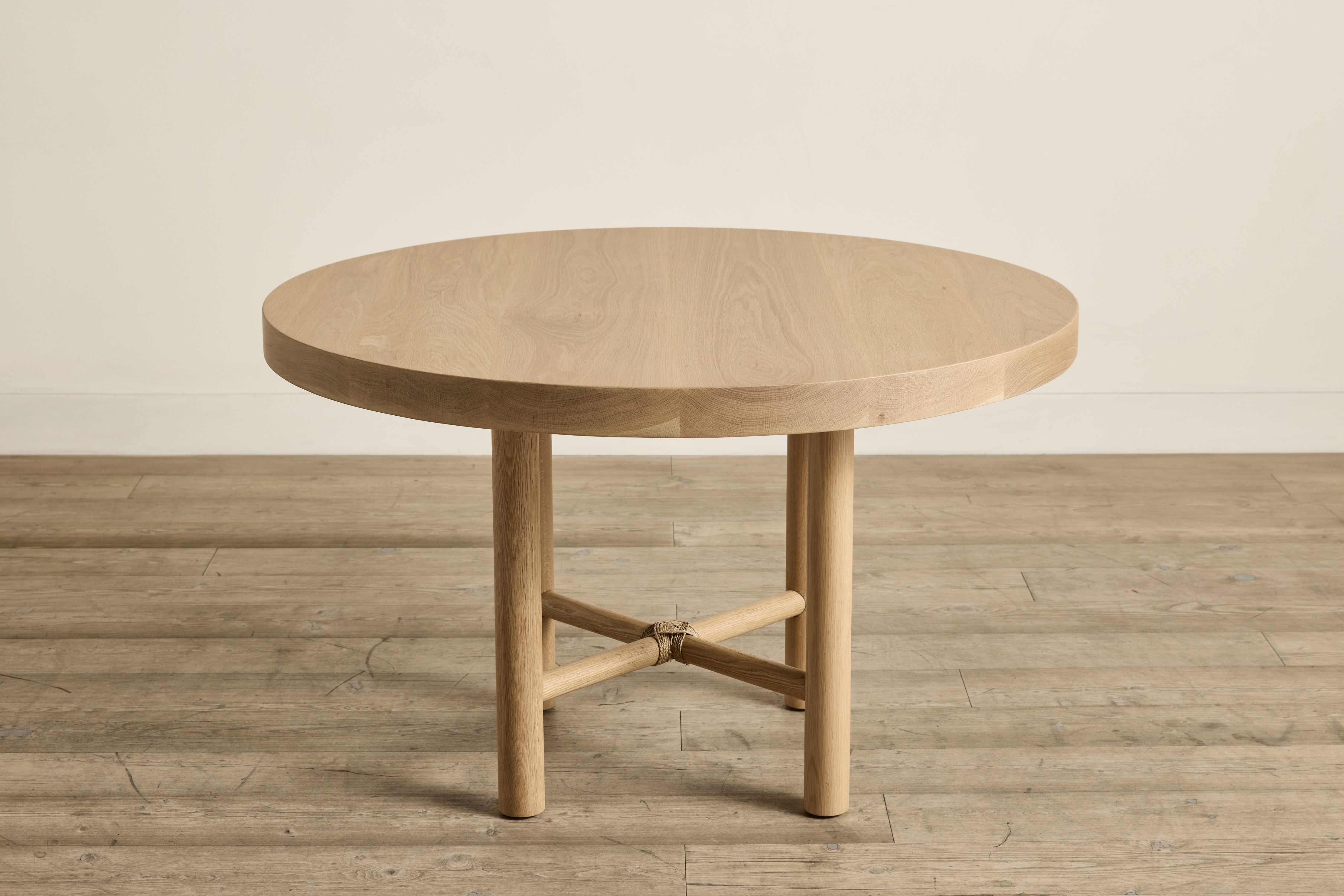 Round Dining Table, 48"