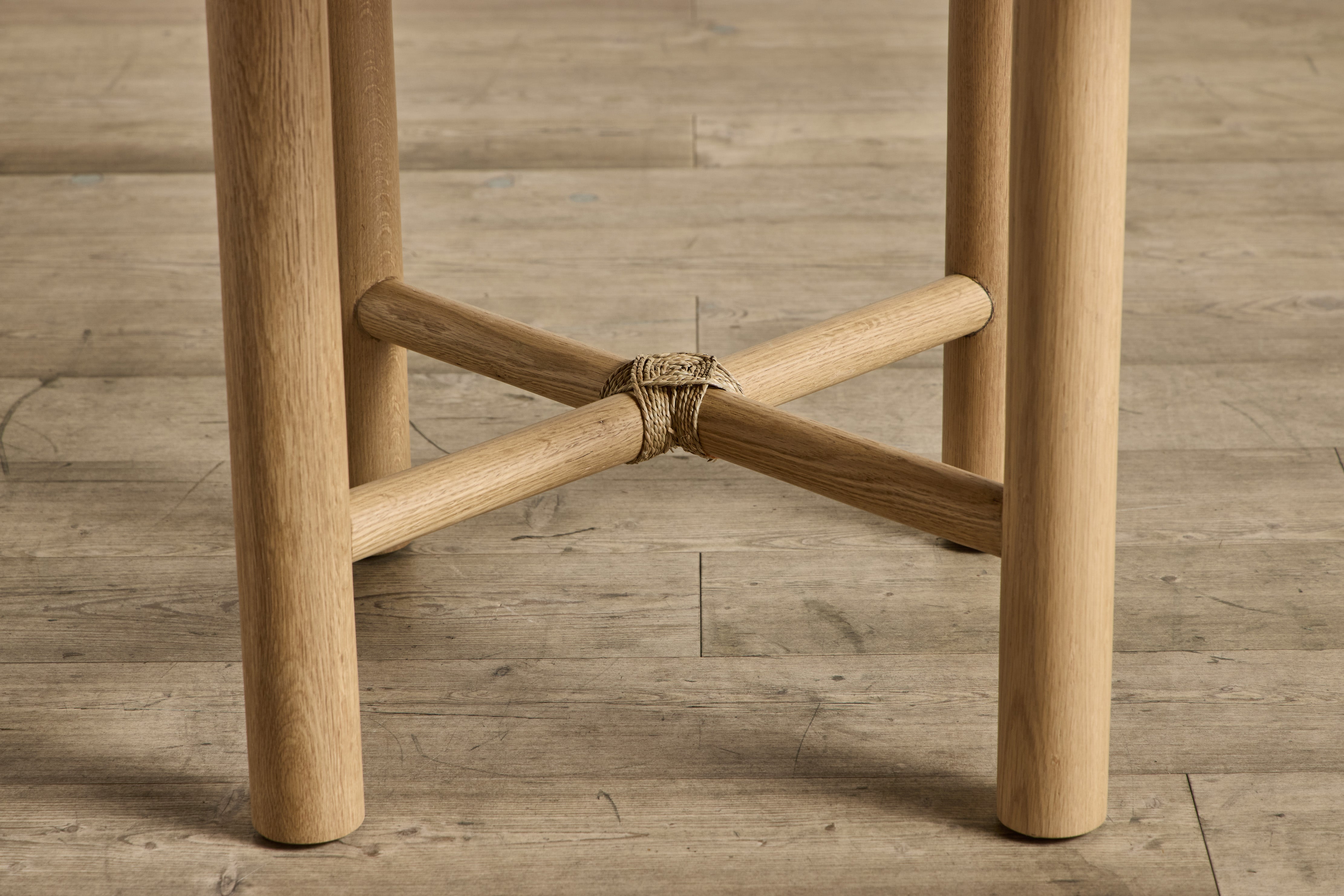 Round Dining Table, 48"